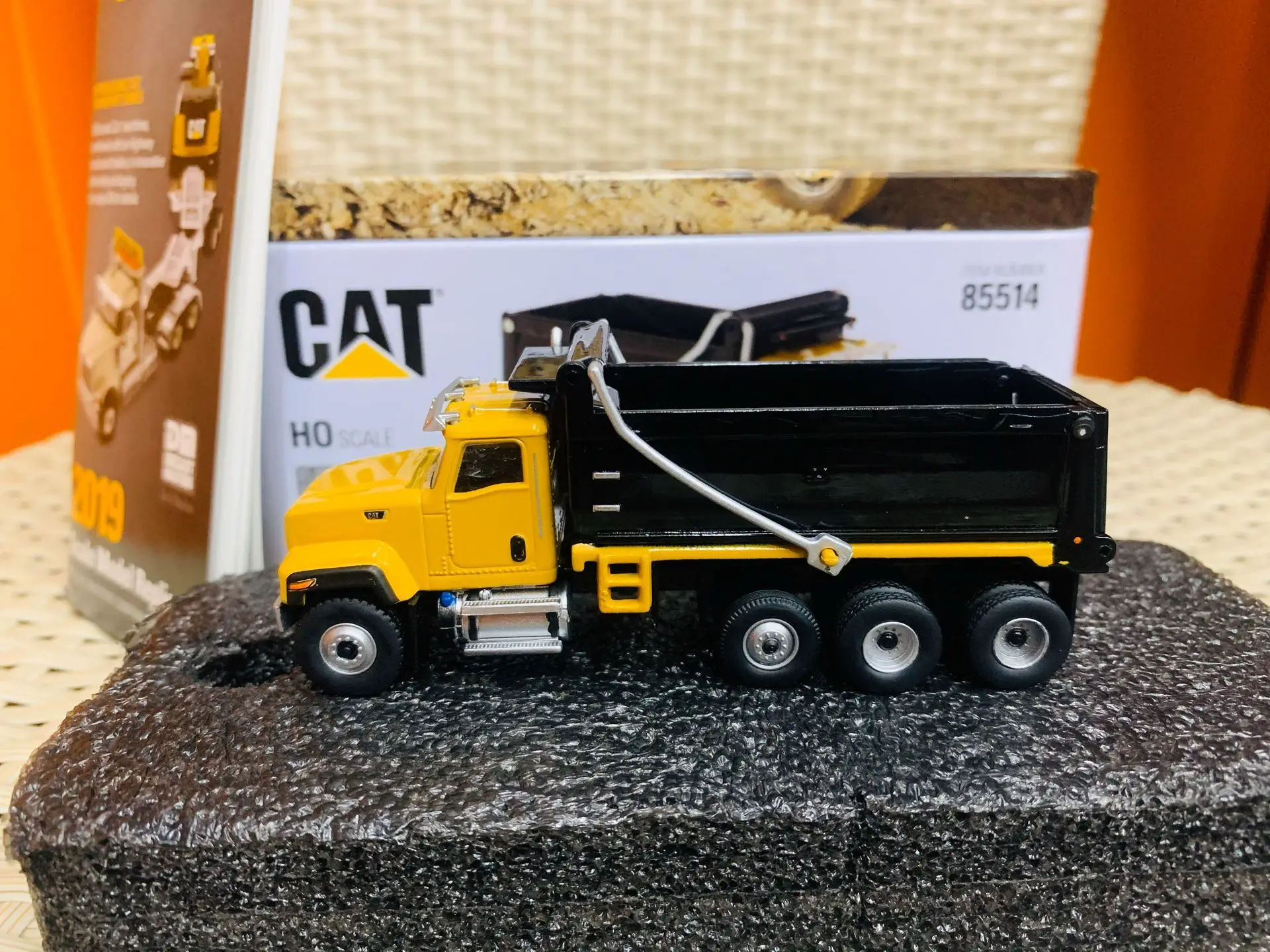 Camion à benne basculante en métal moulé sous pression, DM CT681, échelle 1:87, modèle de collection, cadeau neuf dans la boîte, prix 85514