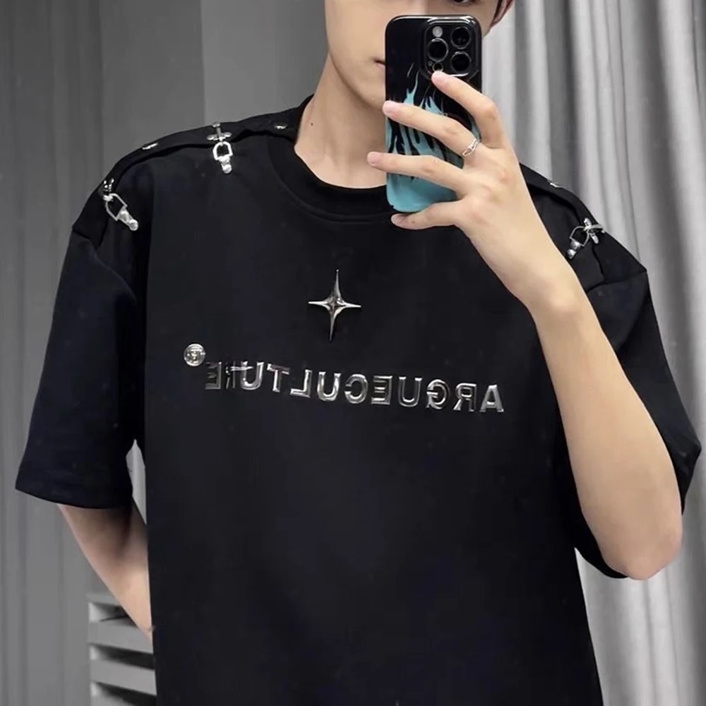 Mens Summer Short Sleeve T-shirt Metal Buckle Design Streetwear Korean Trendy Casual Loose Top Tees Personality Letter Pullover