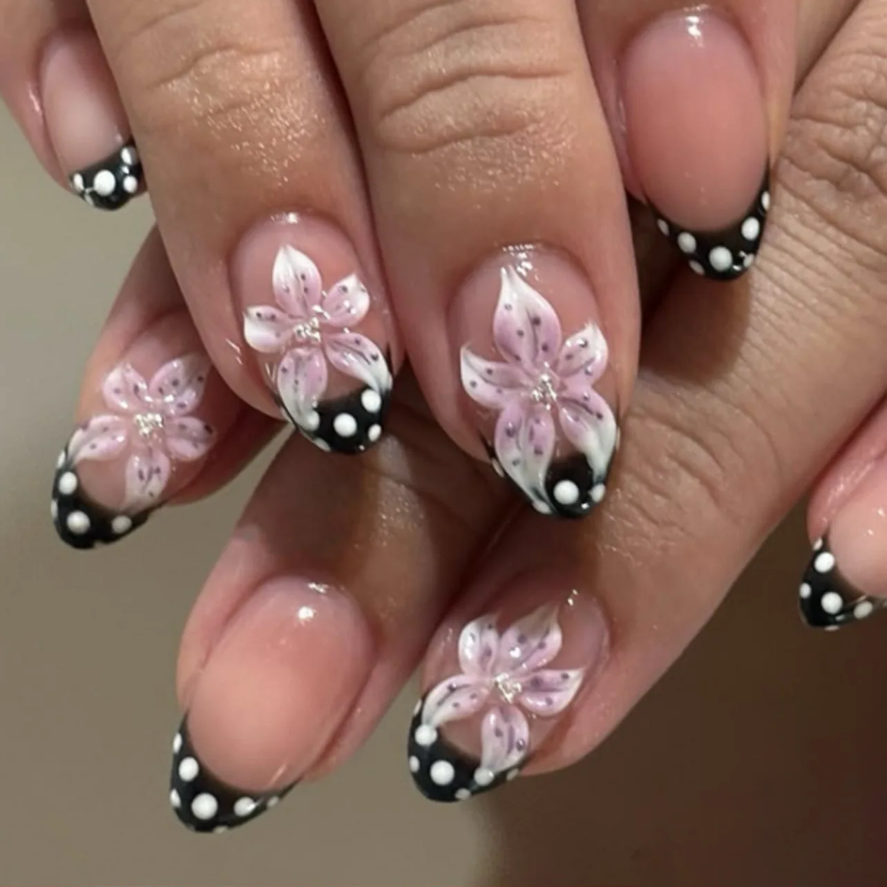

24pcs Short Almond Fake Nails Tips with Flower Design False Nails Finished Polka Dot French Tips Black Oval Press on Nails Sets