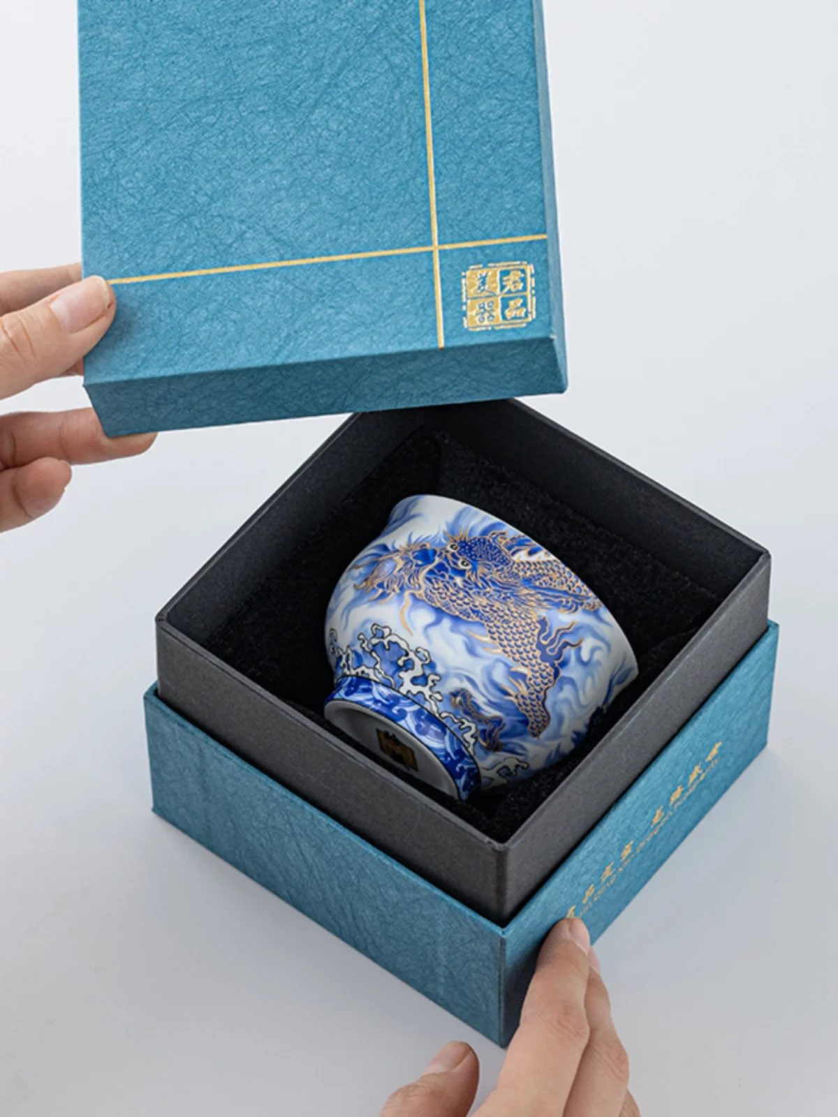 PYJ Forbidden City merchandise Longteng Prosperity Teacup Chinese characteristic gift for elders and fathers