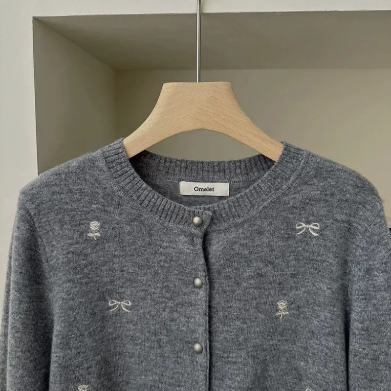 Cardigan de malha de outono com laço bordado coreano para mulheres jaqueta suéter solta