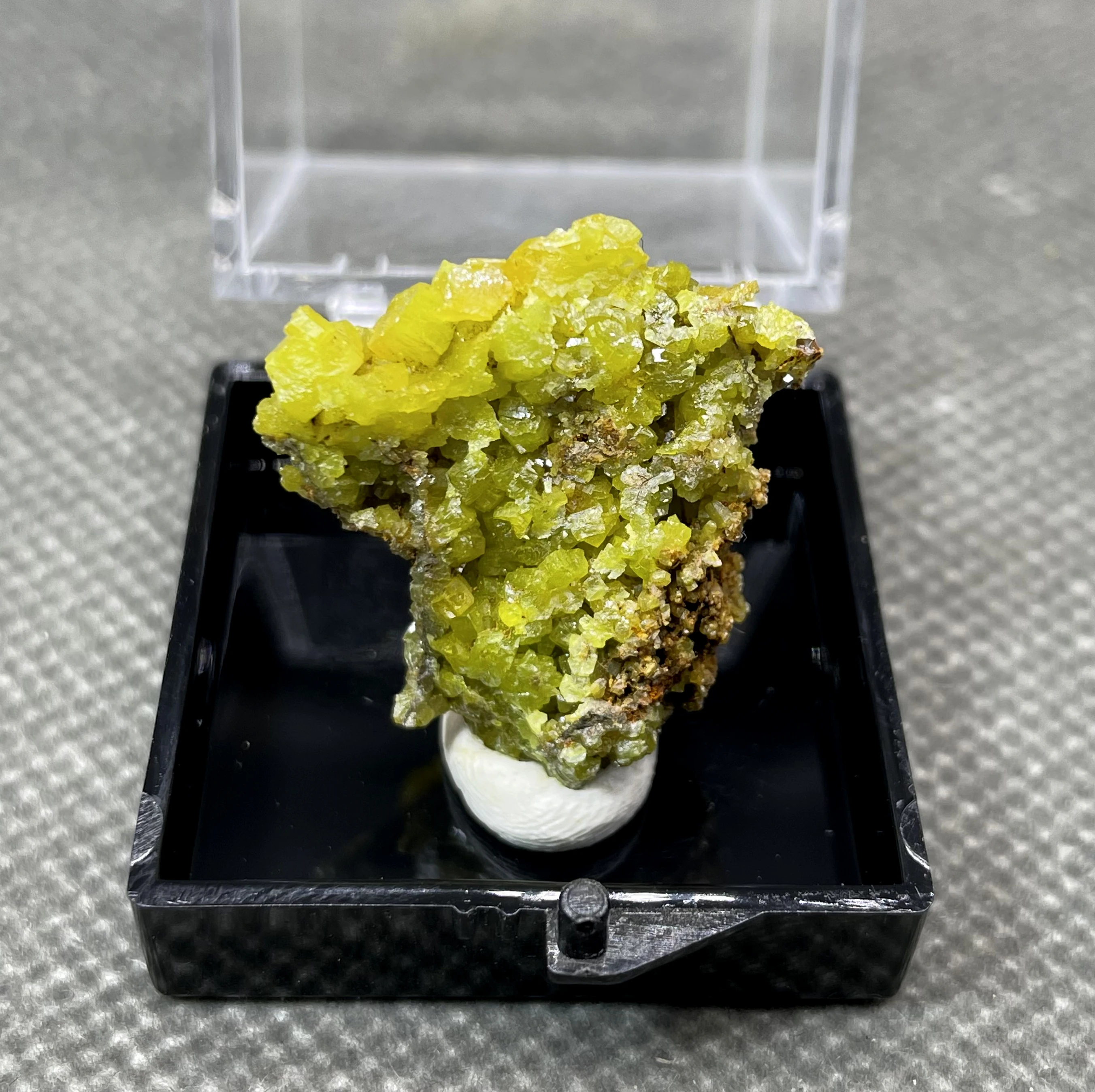 NEW! 100% Natural Pyromorphite mineral specimen stones and crystals collection gemstones quartz (box size 3.4 cm)