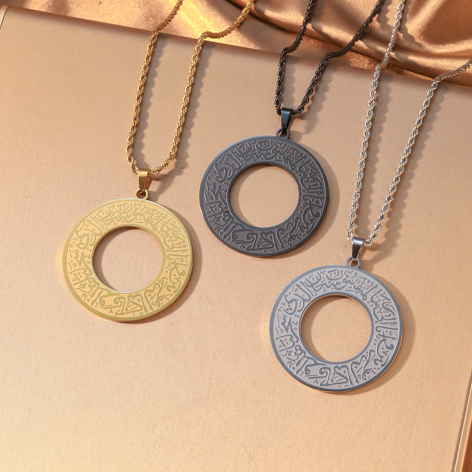 45mm Round Muslim Islamic Titanium Steel Necklace, Engraved Pattern Twist Chain Jewelry, Stainless Steel Universal Style Personalized Pendant, Gold, Black, Silver Color Mix, Everyday Casual Style