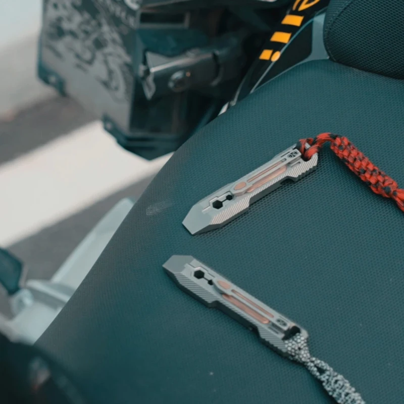 

Портативный многофункциональный лом из титанового сплава, оконный выключатель для самообороны, многофункциональный тактический уличный инструмент, бутылка открытия