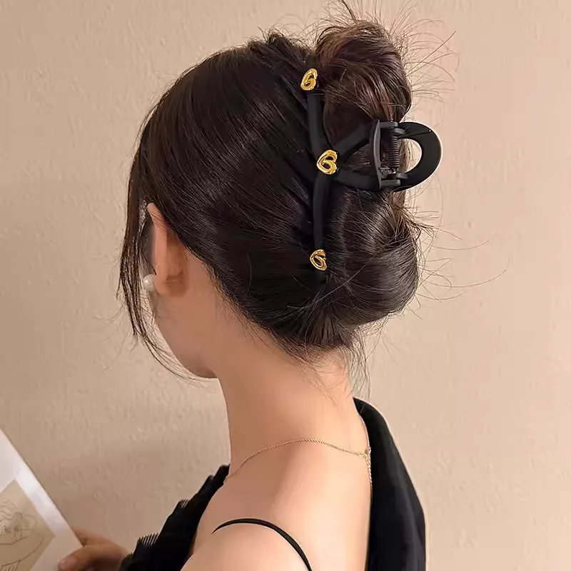 Love black grab clip, large shark clip, Internet celebrity high-quality hairpin, female hair ornament on the back of the head