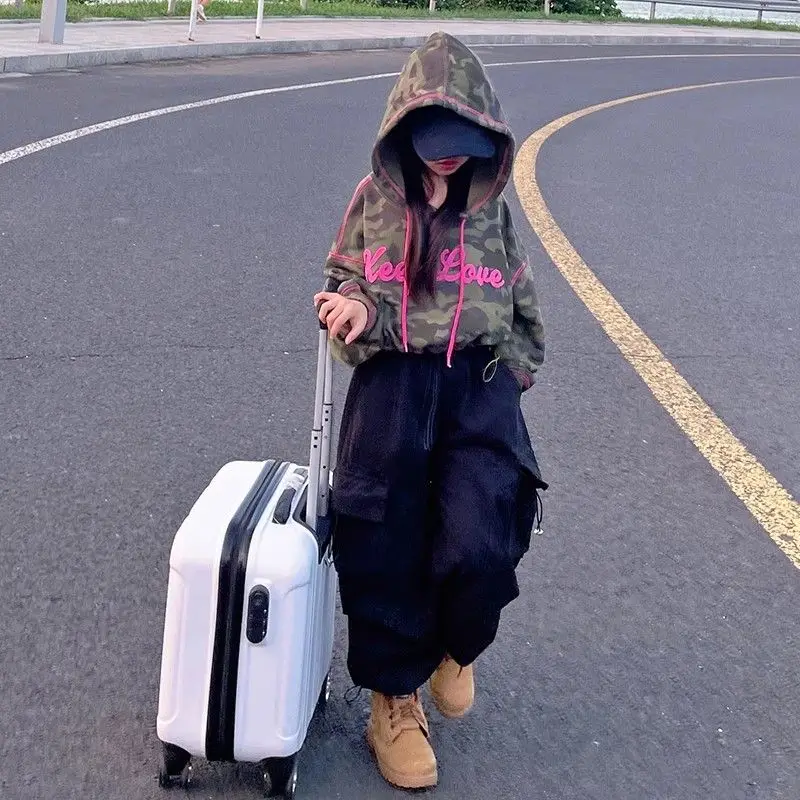 Girls' 2025 New Korean Style Camo Pullover Hoodie - Short Printed Kids' Sweatshirt for Spring/Autumn