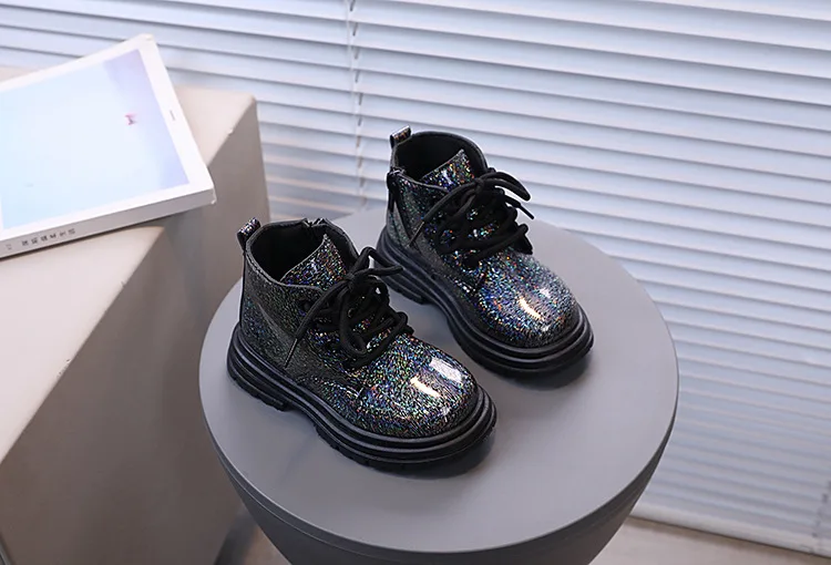 2026 Neue Winter-Kurzstiefel für Mädchen, Kinderstiefel im britischen Stil, weiche Sohle, leichte Stiefel, knöchelhoch, Unisex-Jungenstiefel, Größe 21-30 – Detail 6