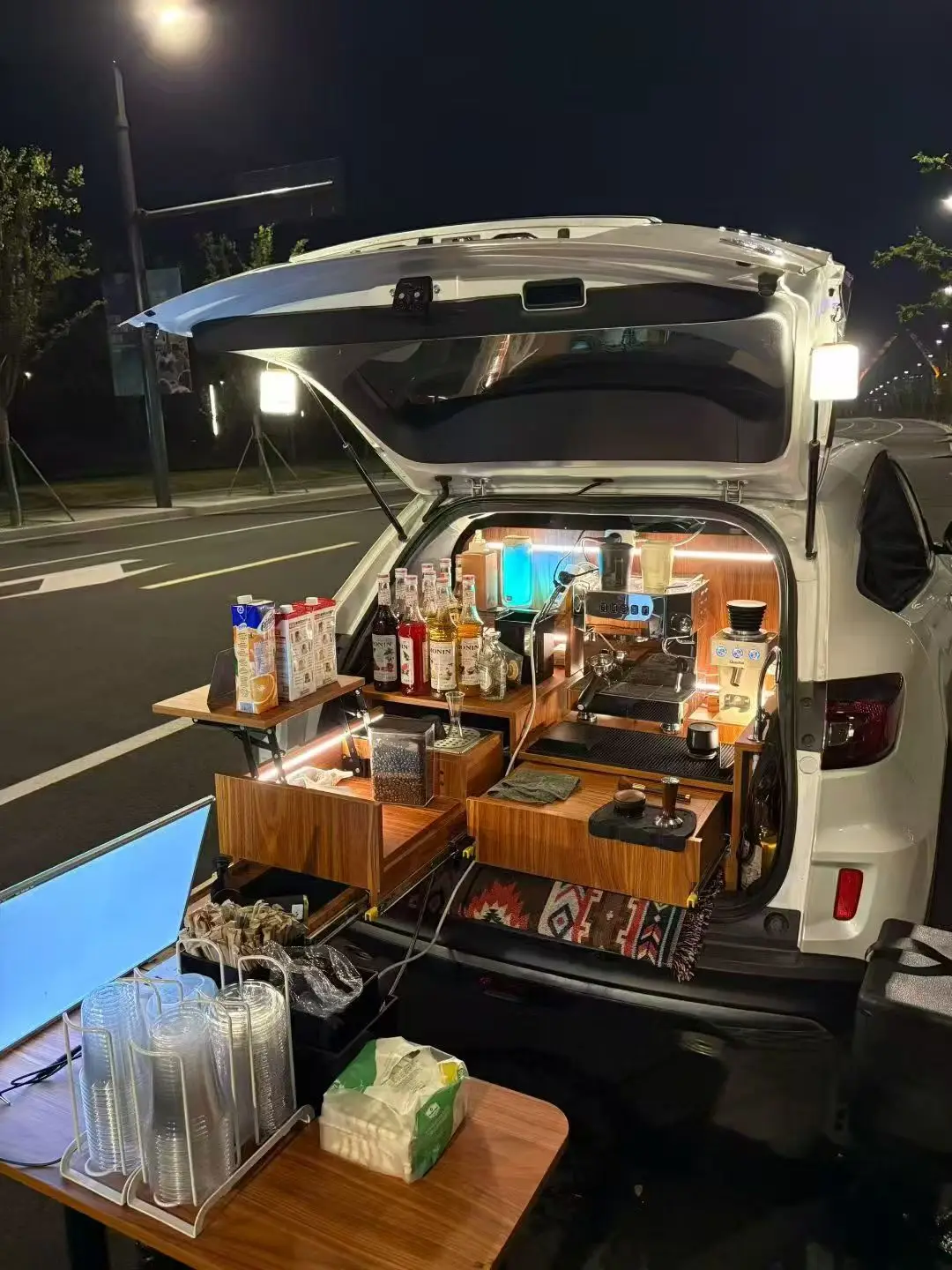 Professional fiberglass aluminum car trunk makeover coffee and candy sales kits for the food market and mobile kitchens