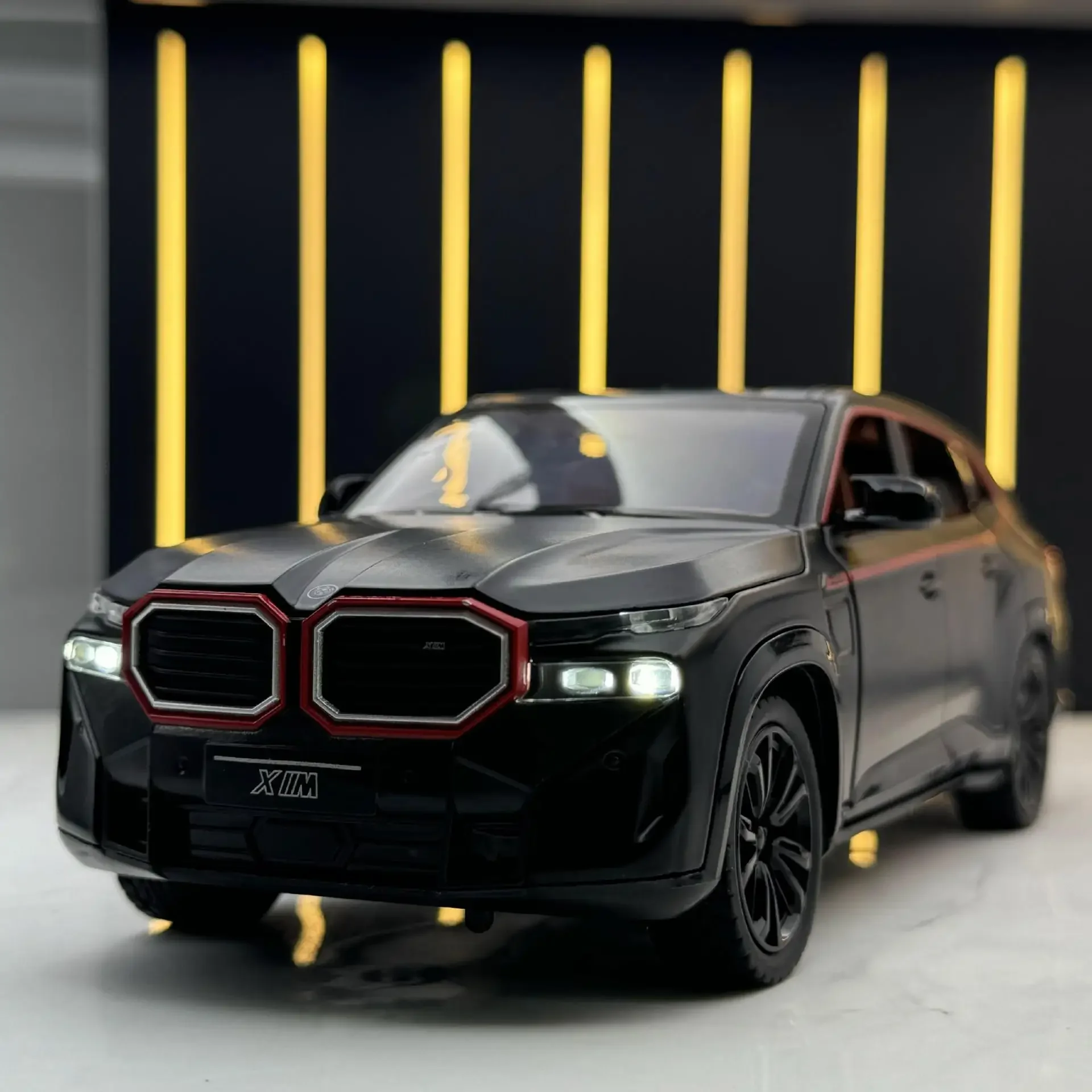 1:24 BMW XM SUV Legierung Auto Druckguss & Spielzeugfahrzeuge Automodell Sound und Licht Zurückziehen Auto Spielzeug für Kinder Geschenke Weihnachten