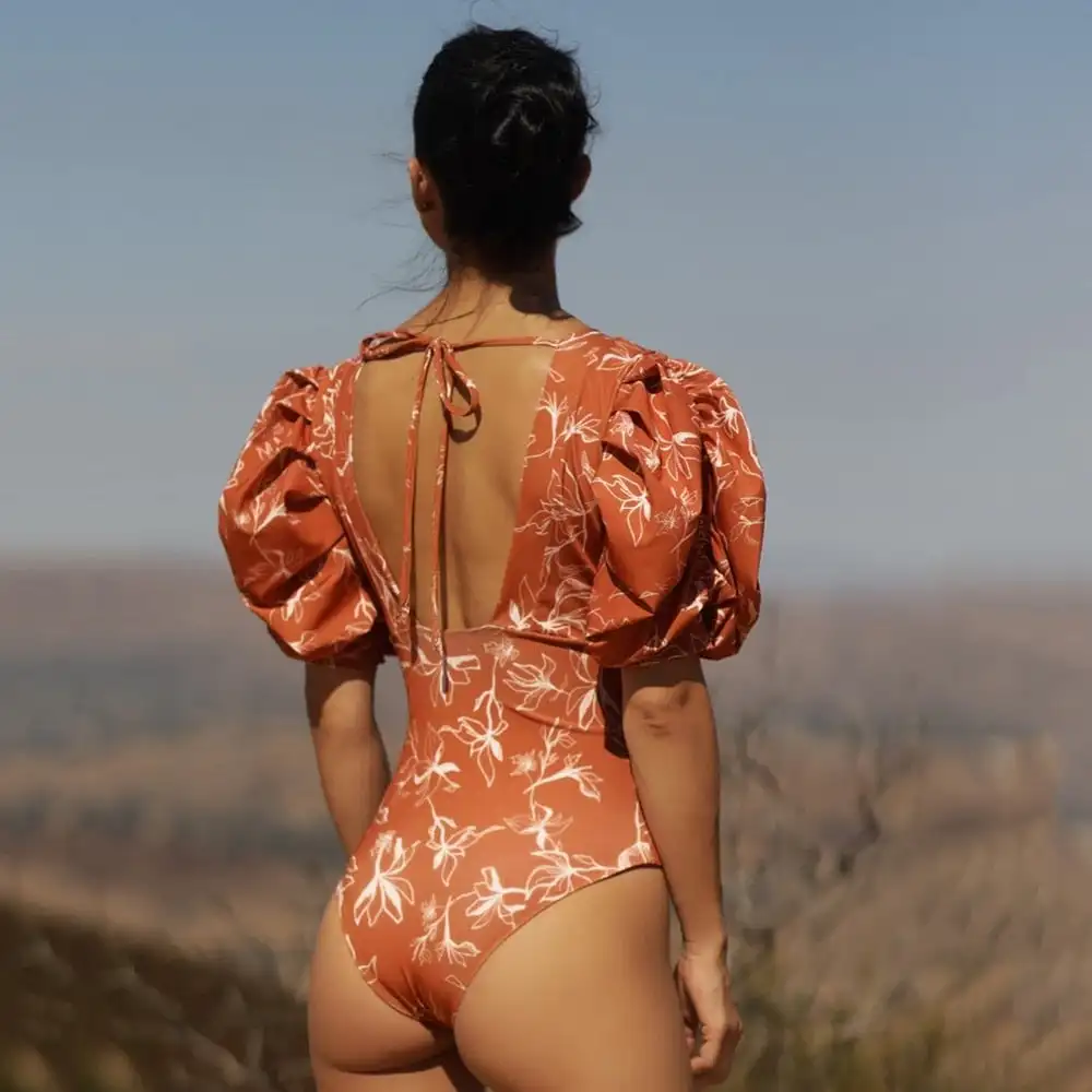 Monokini com estampa floral feminina sem costas com mangas curtas, roupa de banho com decote V, roupa de praia, novo, 2023