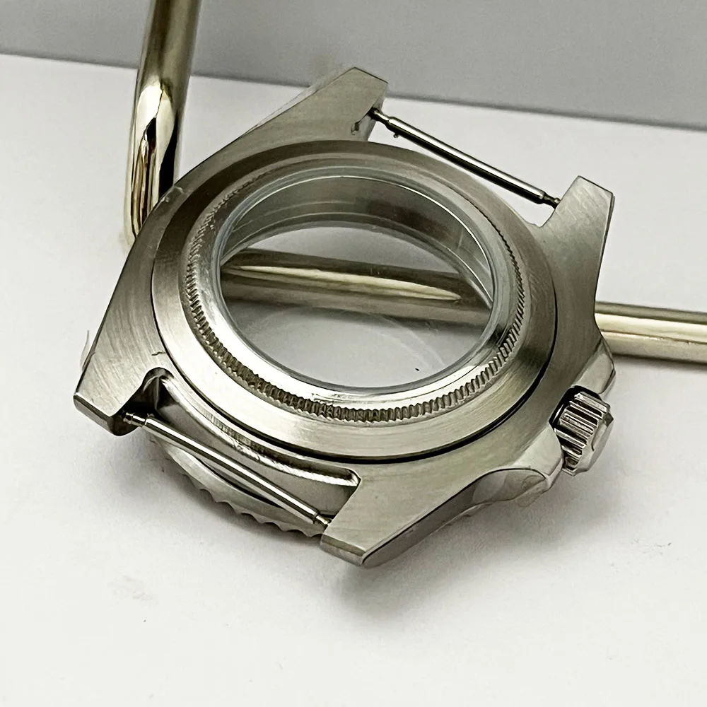 The 40mm NH35 case is suitable for GMT watch modules, NH35, NH36, Miyata 8205, 8215, flat glass without magnifying glass