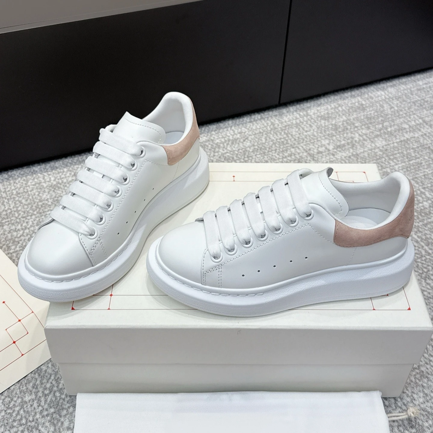 Brand Sale Genuine Leather Platform Sneakers Suede Heels Height-increasing Lace-up Casual Platform White Sneakers Walking Shoes