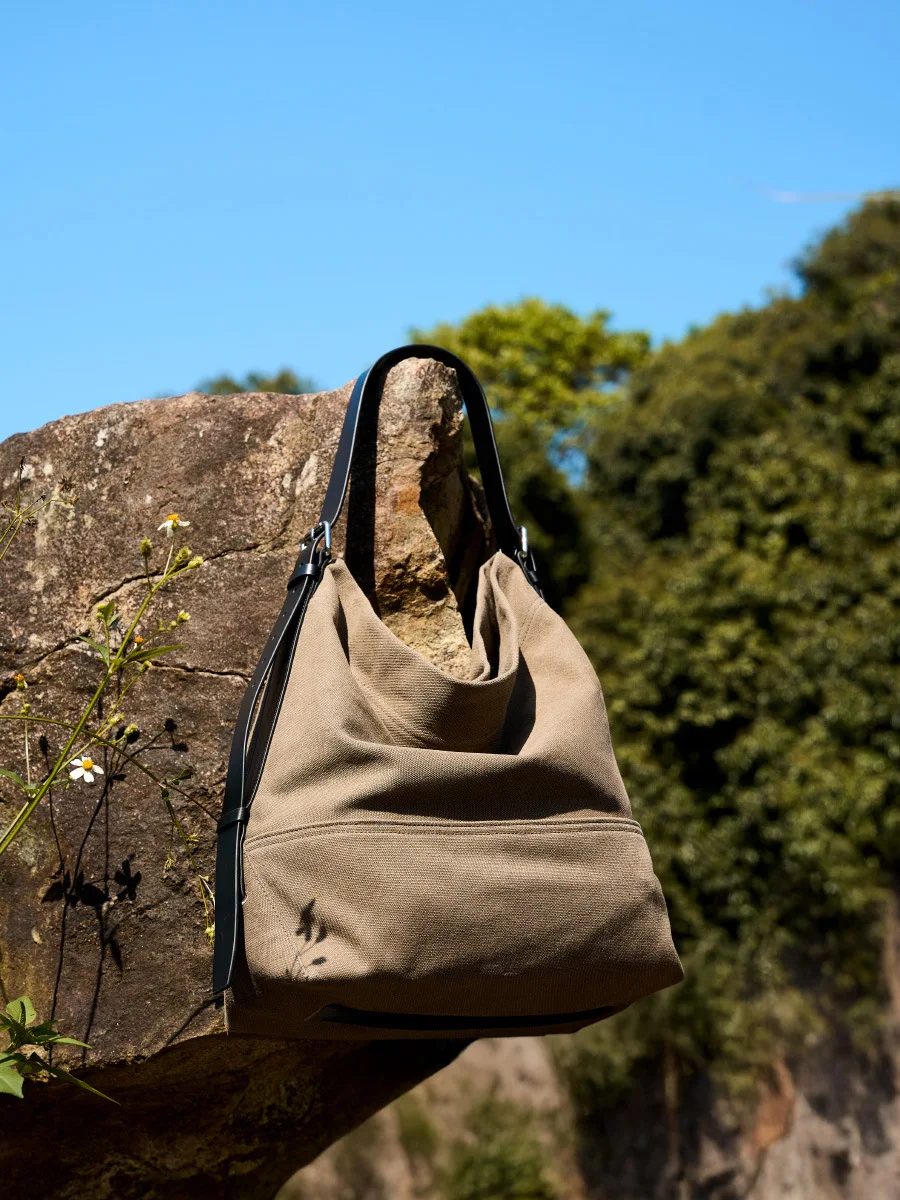 Vintage Leather Tote Bag Large Capacity Canvas Shoulder Bag Commuter Artistic Underarm Soft Bucket Bag Chinese Origin