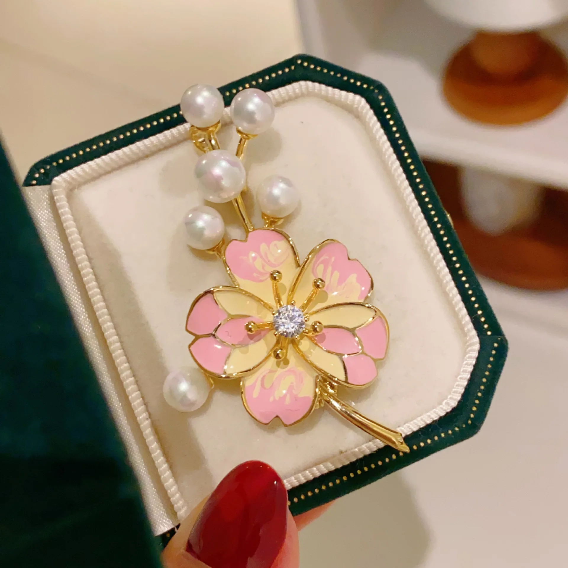 Exquisite Pink Pearl Cherry Blossoms Brooches for Women Sakura Lapel Pins Clothing Coat Jewelry Accessories Gifts