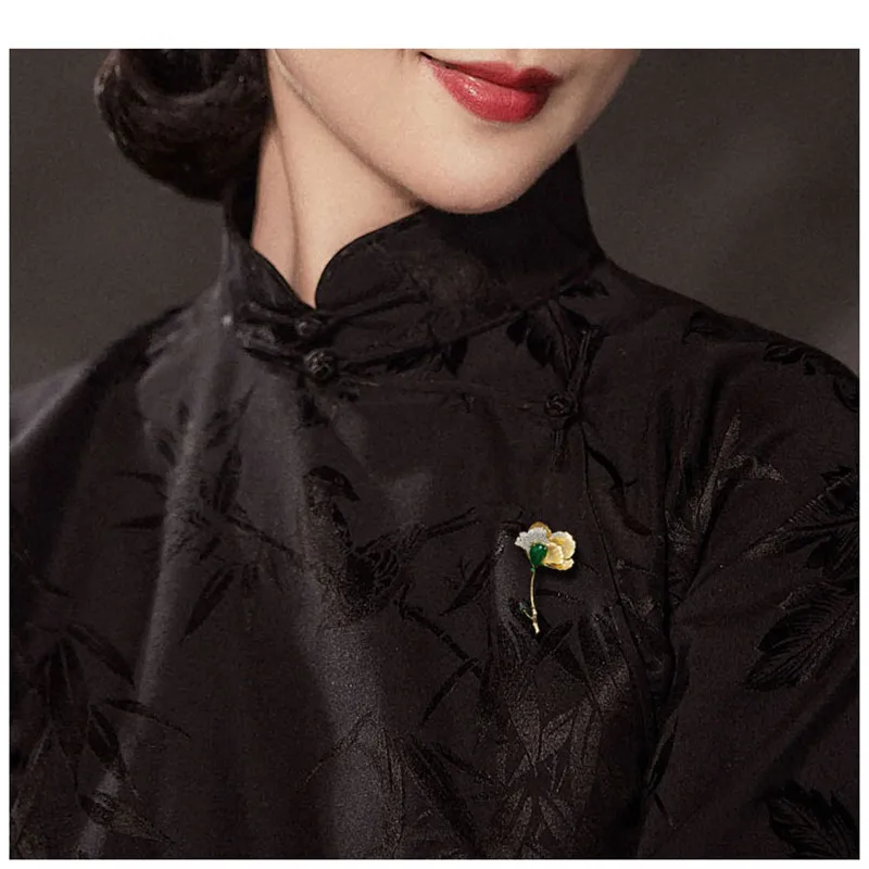 Ajojewel الكورية الرجعية الذهبي الجنكة ليف دبابيس للنساء حجر الراين مجوهرات النبات مع الحجر الأخضر