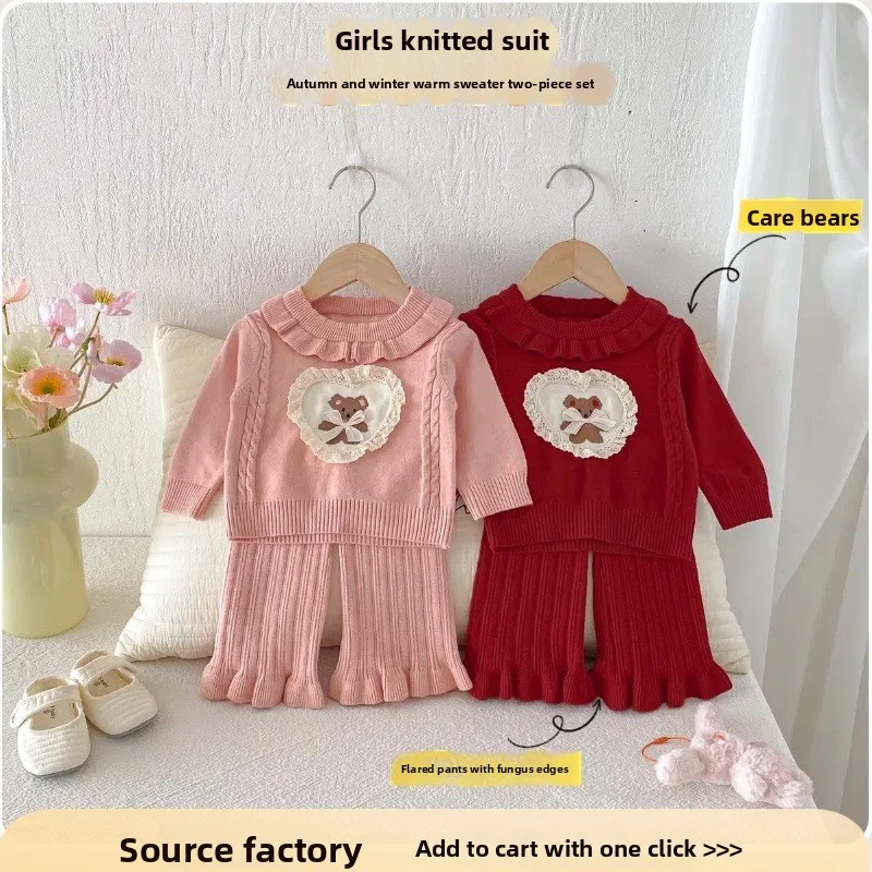 

Корейский осенне-зимний вязаный свитер для маленьких девочек, комплект из двух предметов с кружевными теплыми брюками-клеш с рисунком медведя и любви