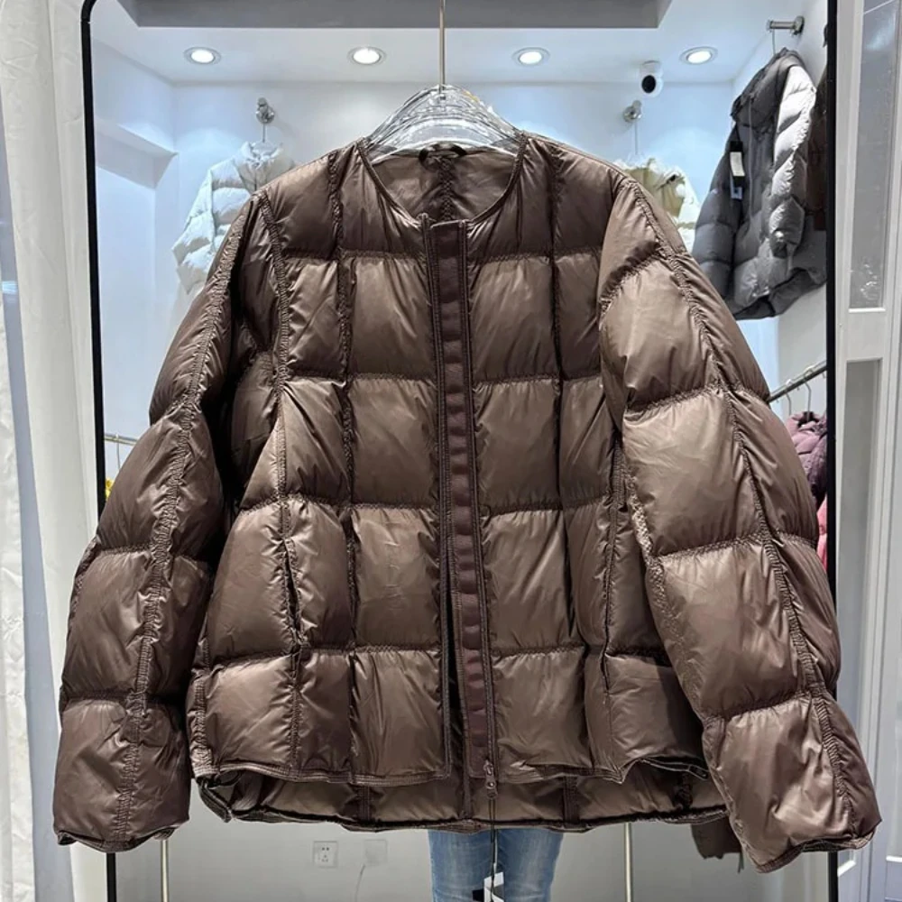 2025 الخريف الشتاء رقيق سترة منفوخة خفيفة النساء البيسبول طوق رشاقته الدافئة المتضخم الأبيض بطة أسفل معطف قصير