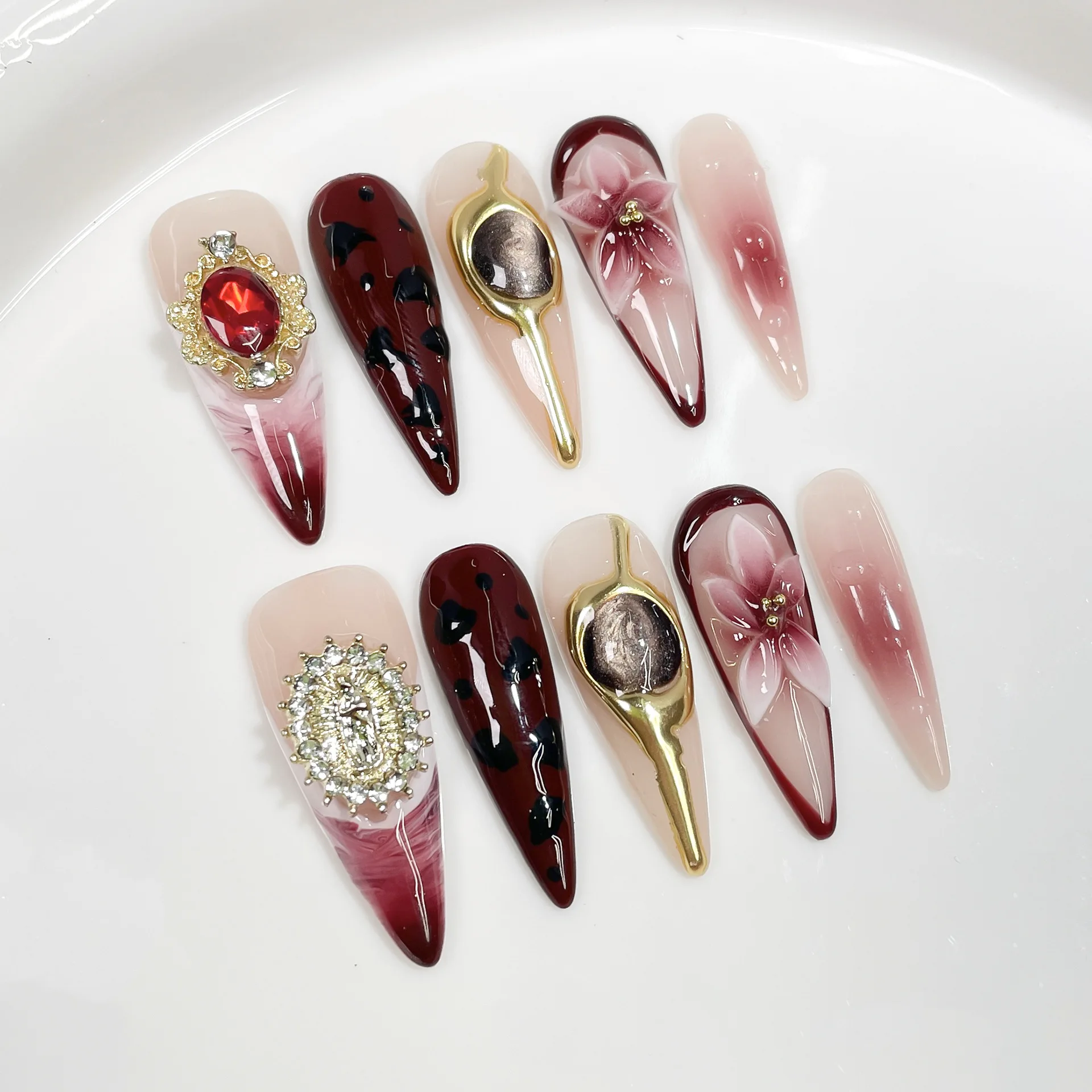 10Pcs Light Luxury Retro Cat's Eye Nails Patch Relief Flower Stick on Leopard Print Press on Nails Gem Long Stiletto False Nail