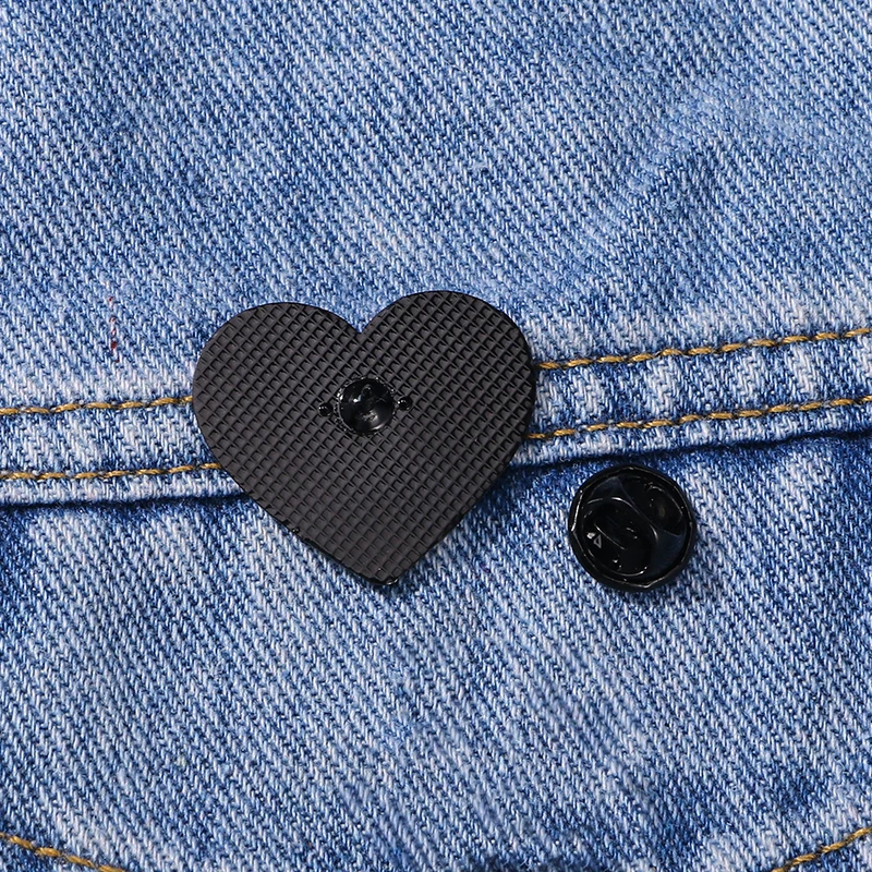 Cute Toad Heart Pins Pink Enamel Eat The Rich Brooches Cheap Clothing Bag Hat Jewelry Decoration Wholesale