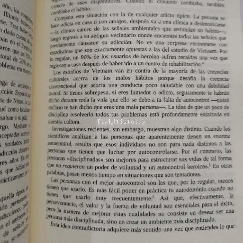 Hábitos atómicos: una forma sencilla de desarrollar buenos hábitos y deshacerse de los malos, libro de bolsillo en español