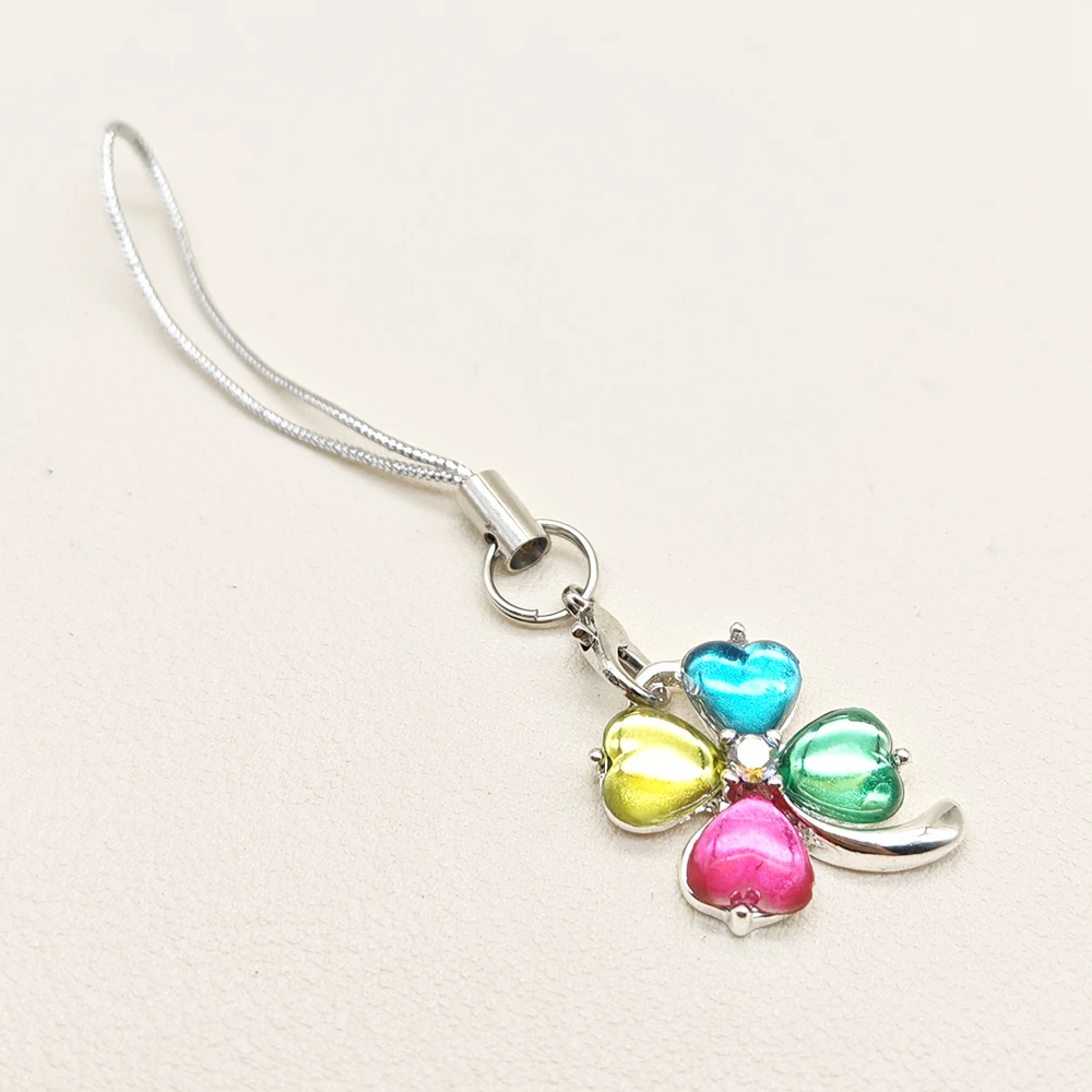 لطيف بلينغ محظوظ أربع أوراق الهاتف Charms قلادة المفاتيح الحال بالنسبة iP 14 Airpods الحلو Y2K الوردي الأخضر Ins كوريا اليابان اكسسوارات