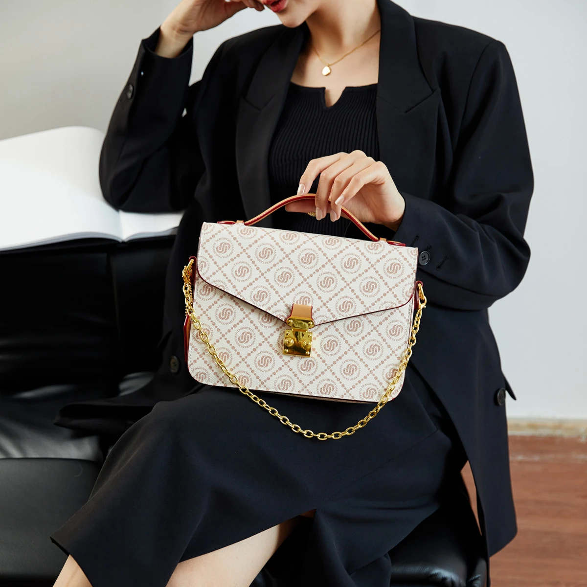

Trendy Tote Bags Leather Shoulder Bag For Ladies - Handbags Messenger Style With Spacious Storage Compartment
