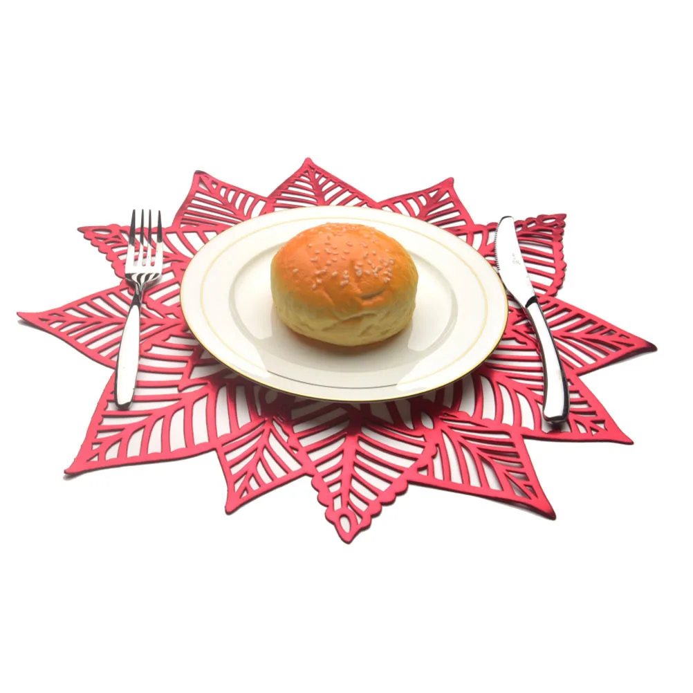 Tapete de mesa hueco de PVC navideño, mantel individual rojo con aislamiento térmico, Protector de mesa antideslizante para comida occidental, 2 uds.