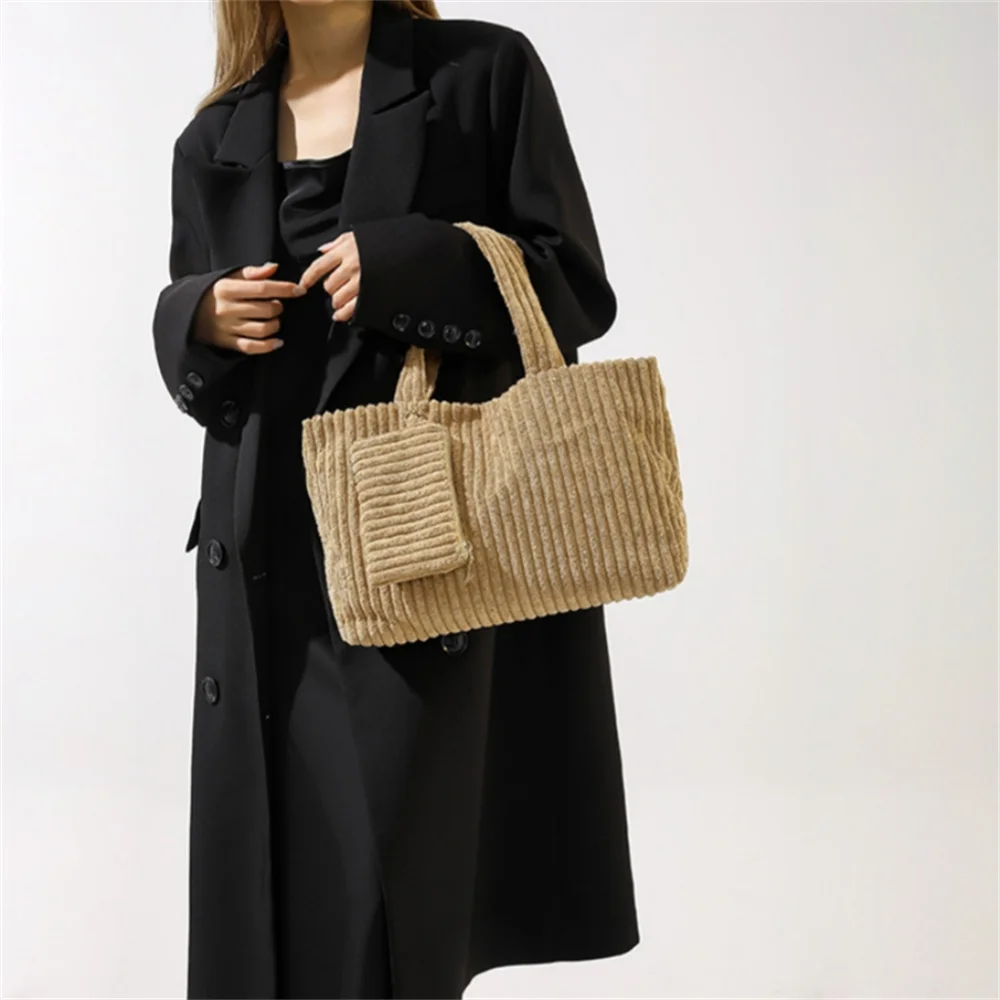 Borsa di moda di grande capacità in velluto a coste per le donne borsa per ascelle a spalla singola Casual invernale Tote borsa a righe alla moda portamonete