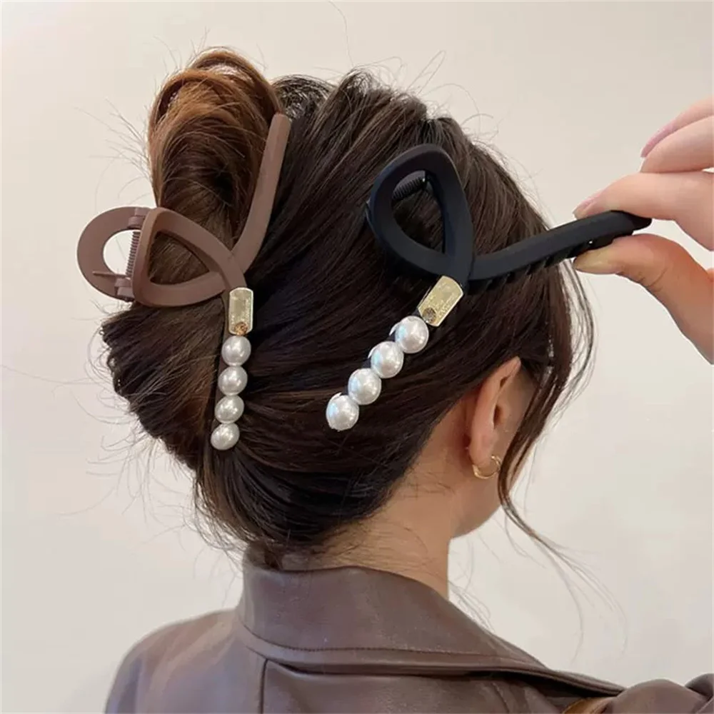 Elegant Imitation Pearl Hair Claws Women Geometric Hair Clip Solid Strong Hold Non-Slip Banana Clips For Thin Hair Shark Hairpin