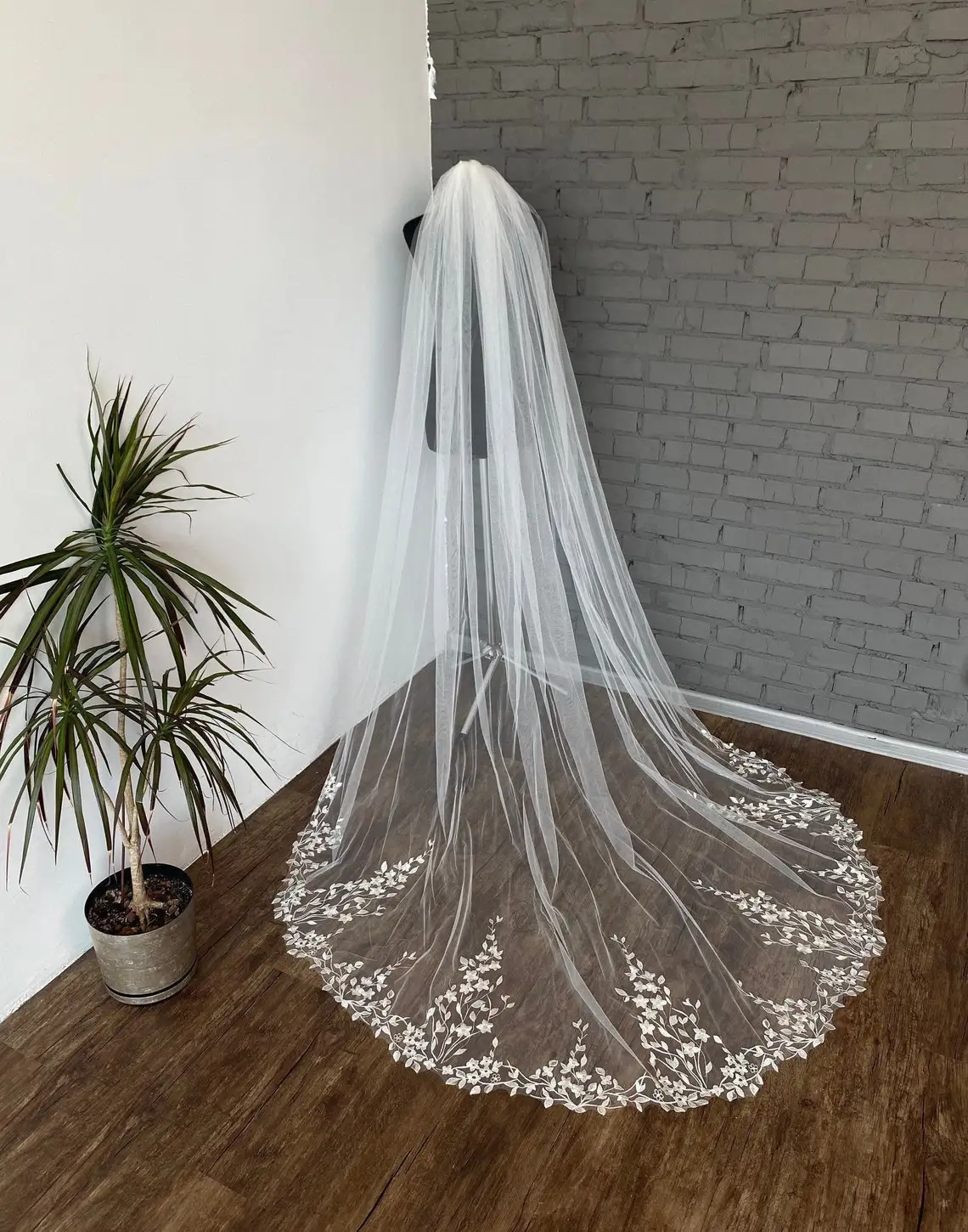 Wedding Cathedral Veil Fingertip Lace Leaf Bridal Chapel Length Long Veils Bride Accessories