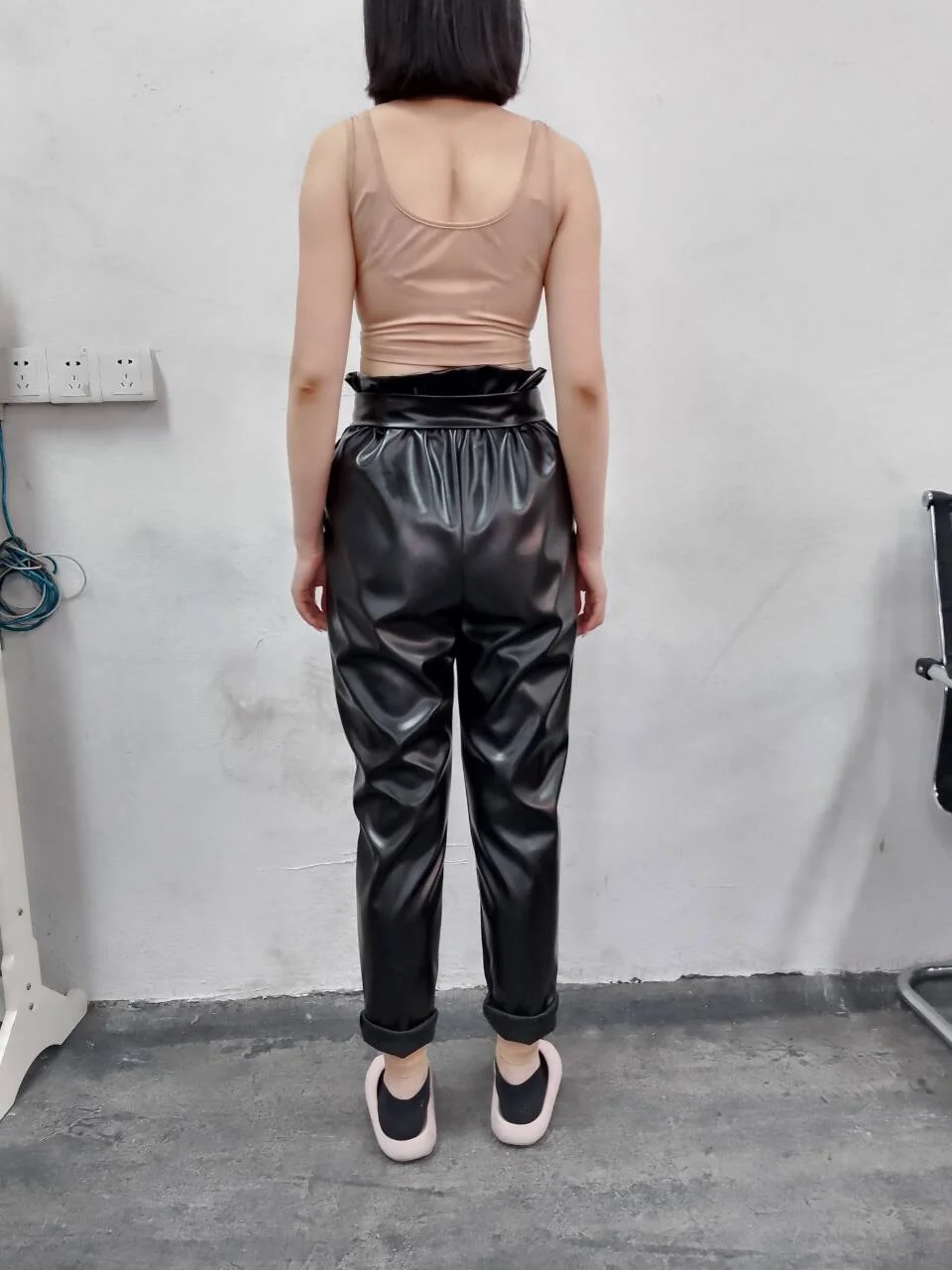 Women's Urban Trousers 2024 Summer Late Chic Ruched Pocket Strap High Waist Solid Color Motorcycle Pu Leather Pants with Belt
