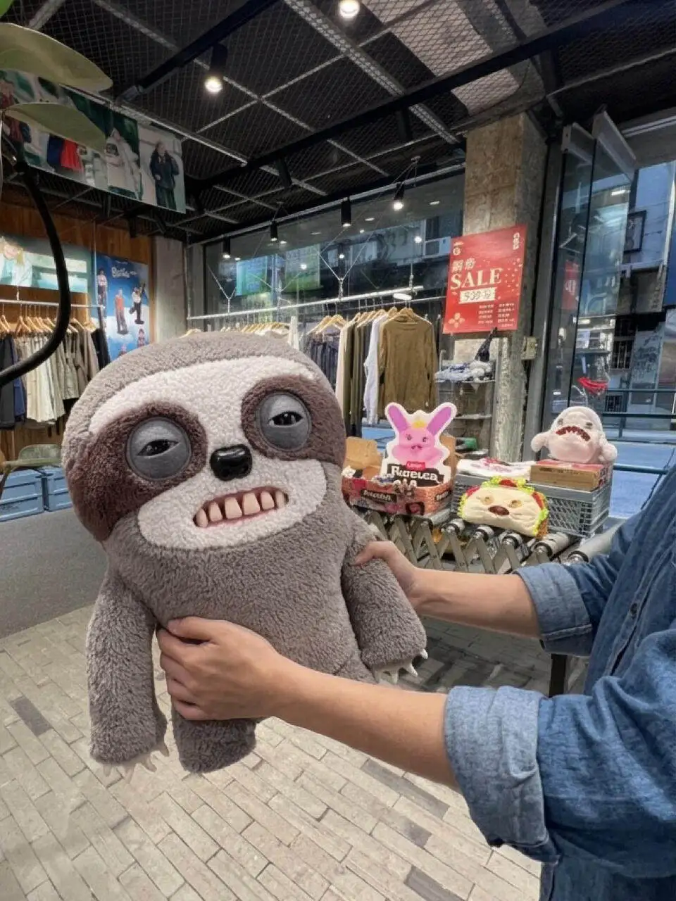 Boneco Gigante Fler, Monstro de Pelúcia Feio e Engraçado, Brinquedo da Marca Fuggler, Rotação de 360 Graus, Tecido de Pelúcia Curta e Macia