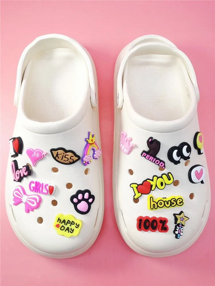 Nhiều Màu Sắc Tình Nhân Thái PVC Giày Charm Diy Giày Đồ Trang Trí Nguồn Gốc Gây Bít Khóa Trang Trí Nữ Croc Đồ Trang Trí Trẻ Em Đảng Quà Tặng