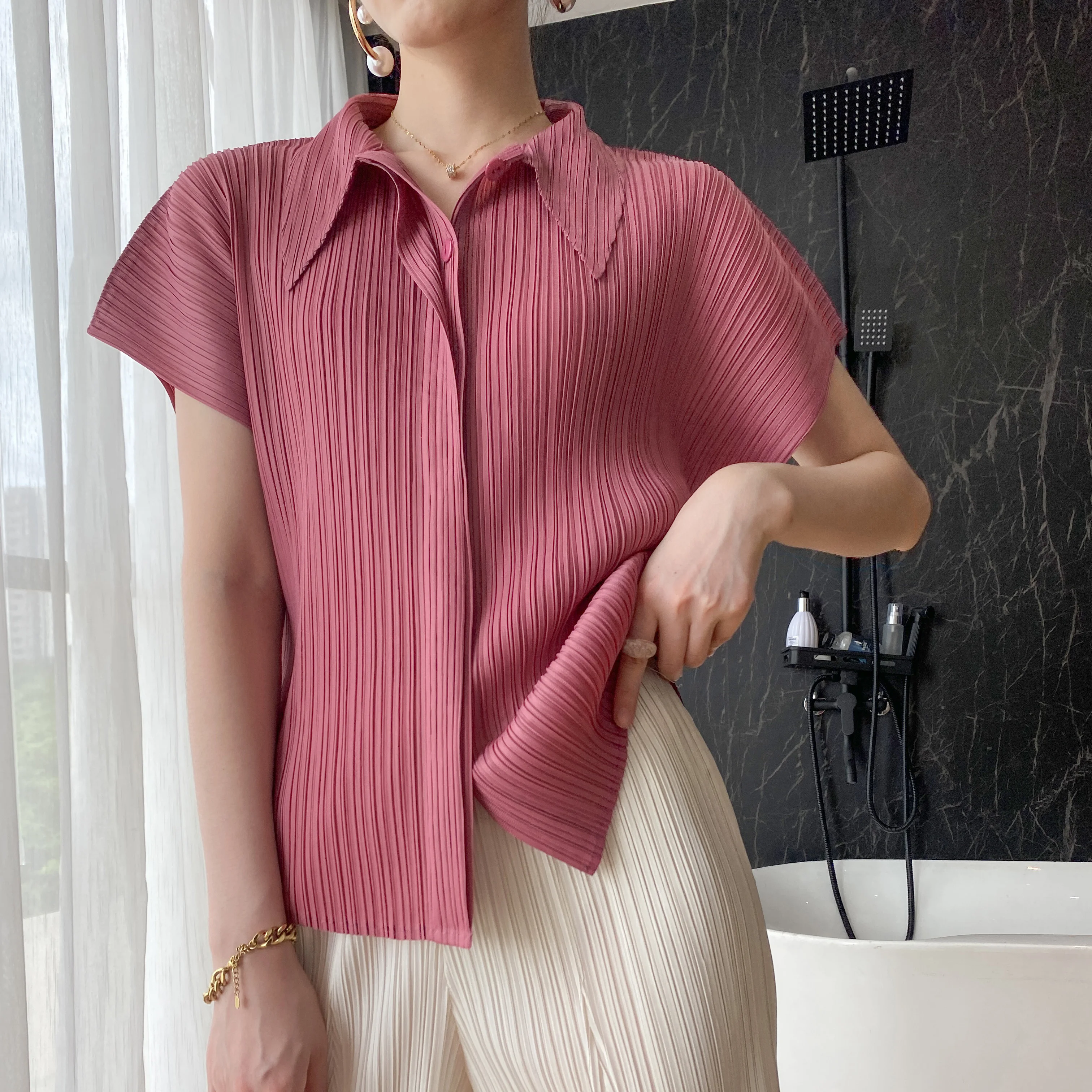 Special counter quality --2022 Summer Miyake pleated fashion temperament commuting leisure versatile high-end shirts and T-shirt