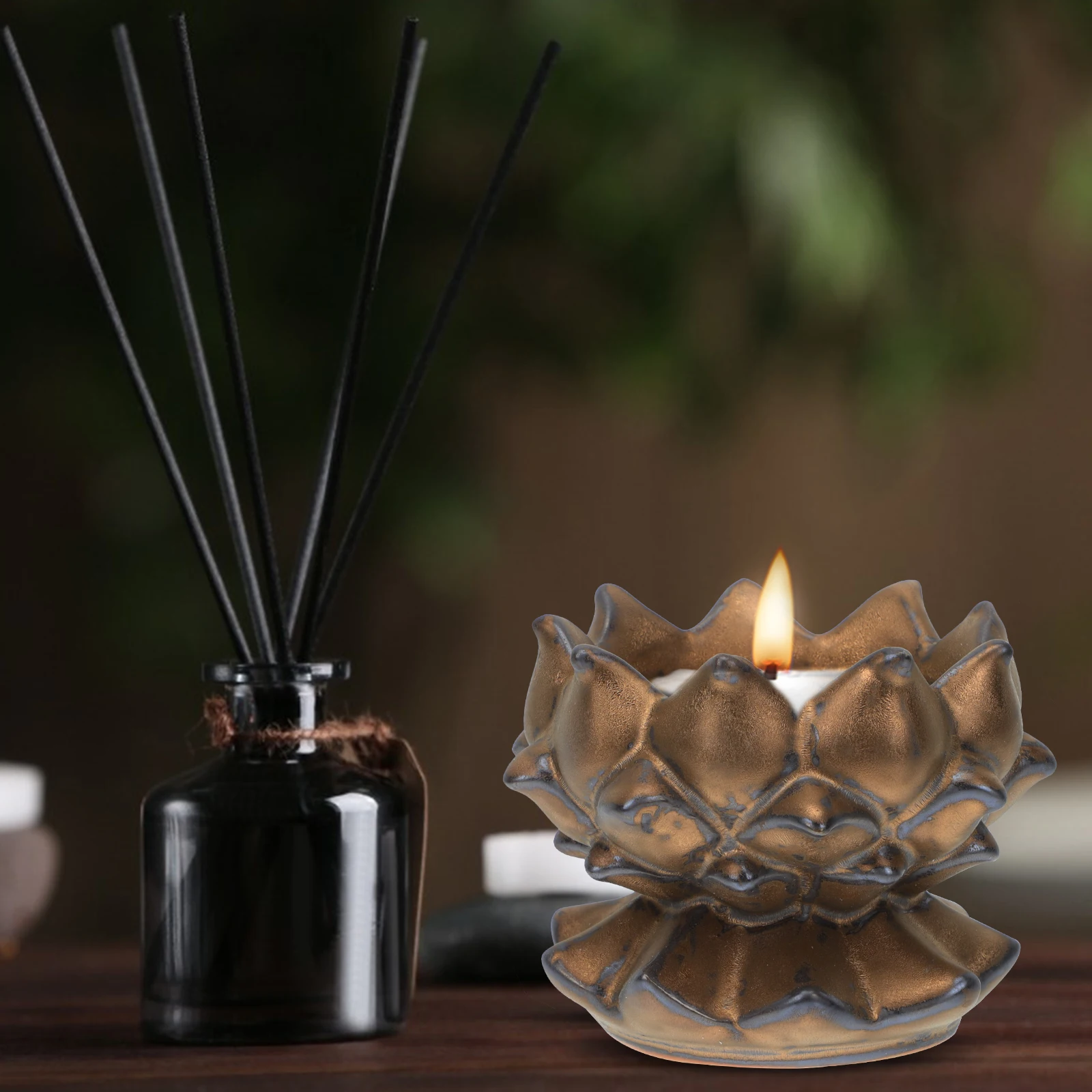 

1Pcs Creative Lotus-Shaped Ceramic Candlestick Decor Fine Craftsmanship Household Temple Worship Lotus-Shaped Candlestick