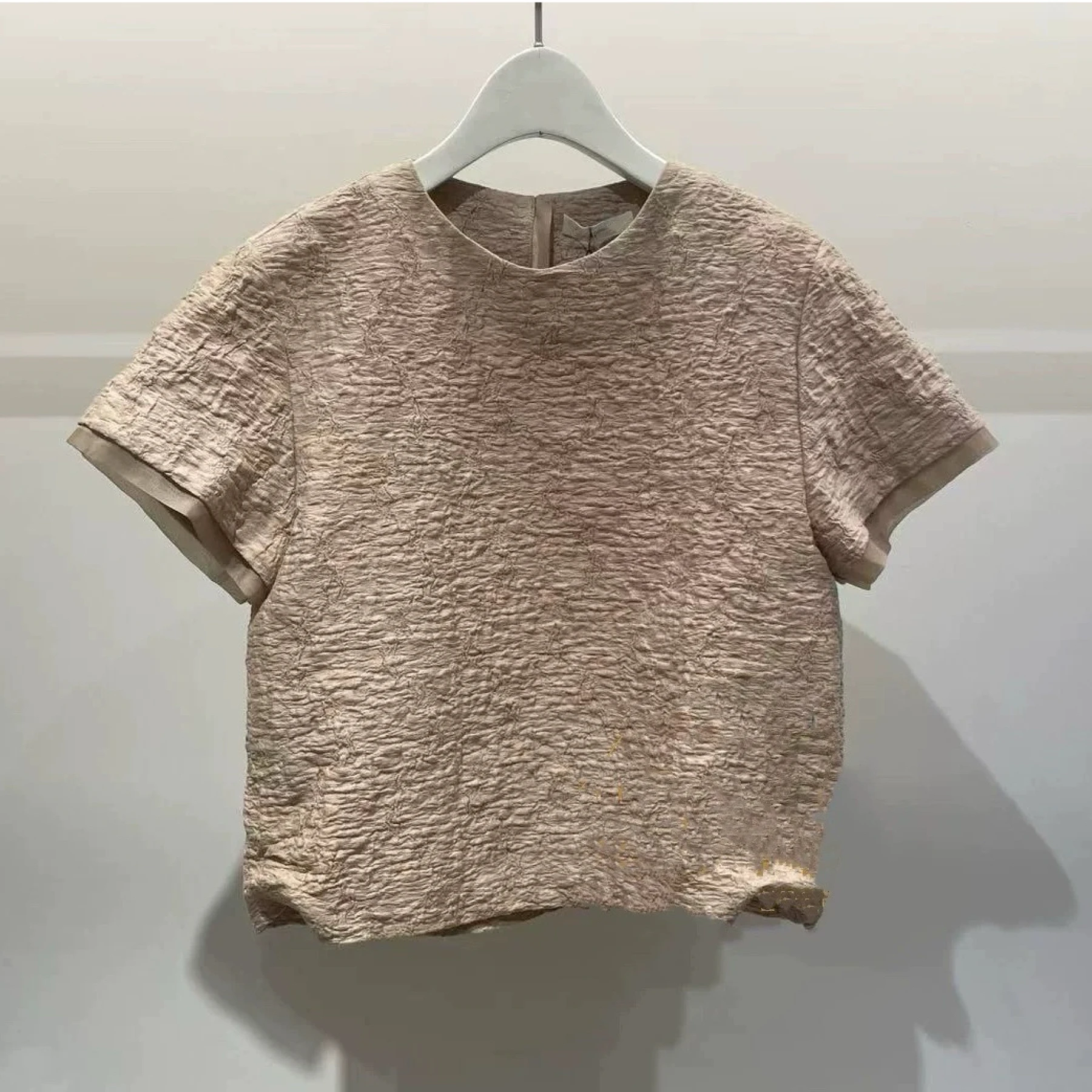 カジュアルな夏のスカートセット、伸縮性のあるウエスト、またはSveラウンドネの質感感覚とプリーツのディテールが特徴の女性用スカート