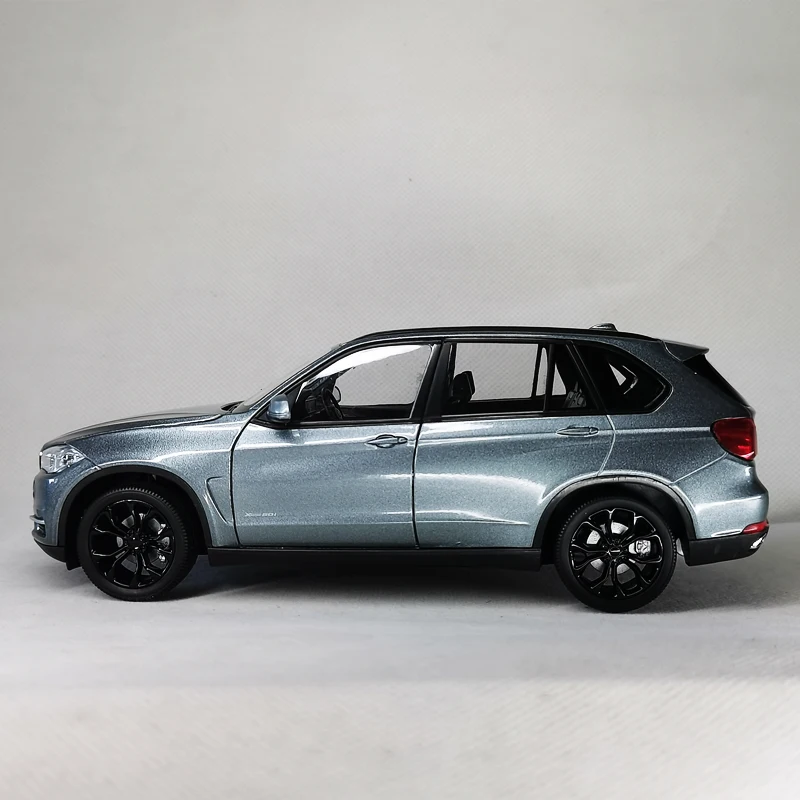 WELLY Diecast Alloy 1/24 BMW 330I 320M1 X5I8 Exquisite Alloy Car Model Adult Classic Collection Static Display Boy Toys