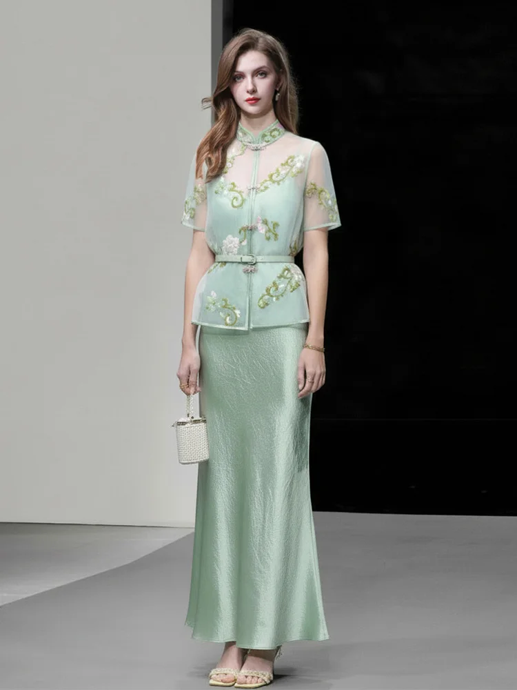 

New 2026 Summer Chinese Style Short Sleeve Embroidered Dress Two-Piece Set Waist-Cinching Silk Blend Crop Top And Skirt Set