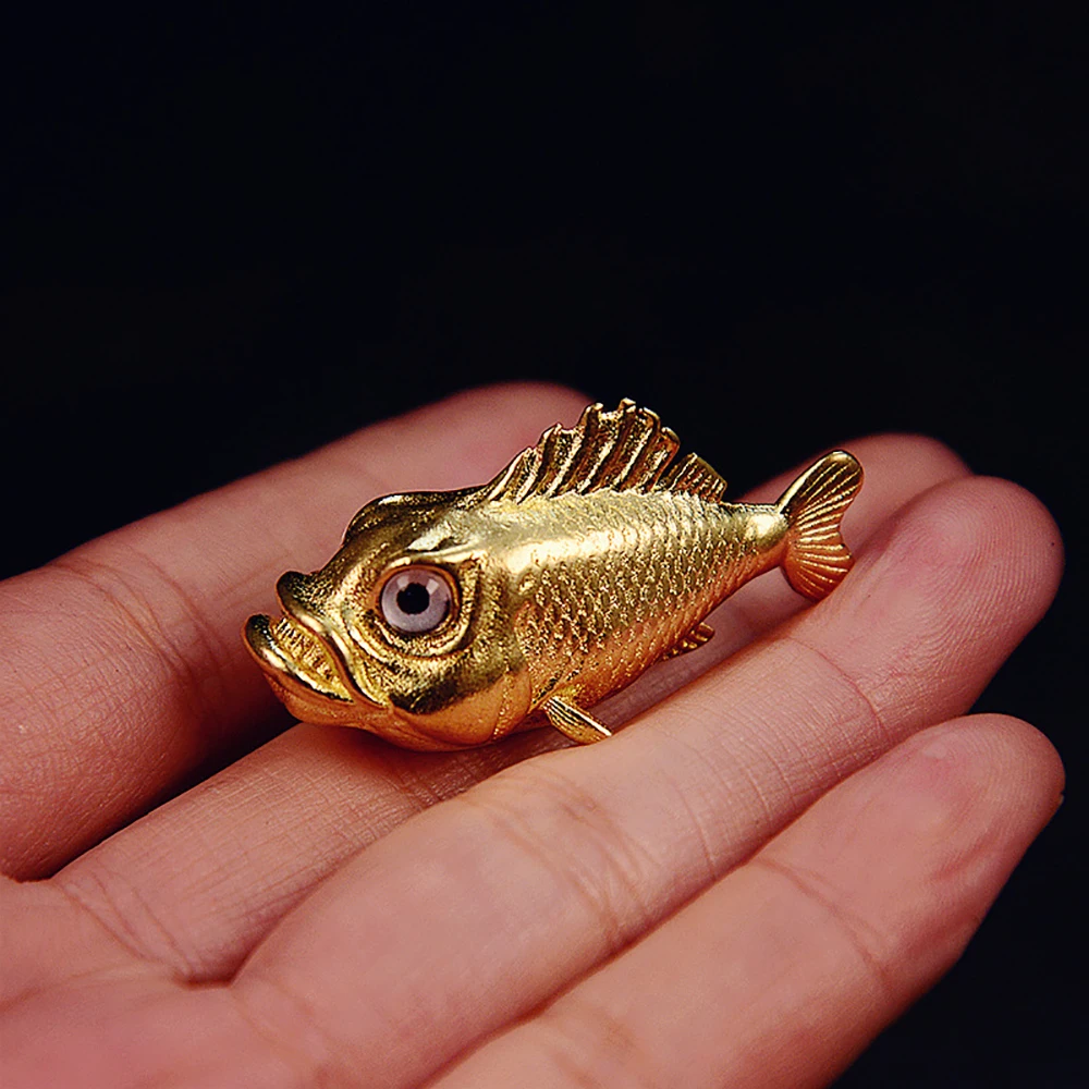 

Retro Brass Made Fish Shape Figurine Golden Mini Animal Desktop Statues Lucky Treasure Ornament for Home Office Feng Shui Decor