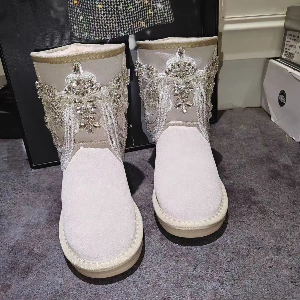 

Белые зимние сапоги с кисточками и стразами, ручная работа, толстые удобные женские хлопковые туфли на меху, размеры 35-40