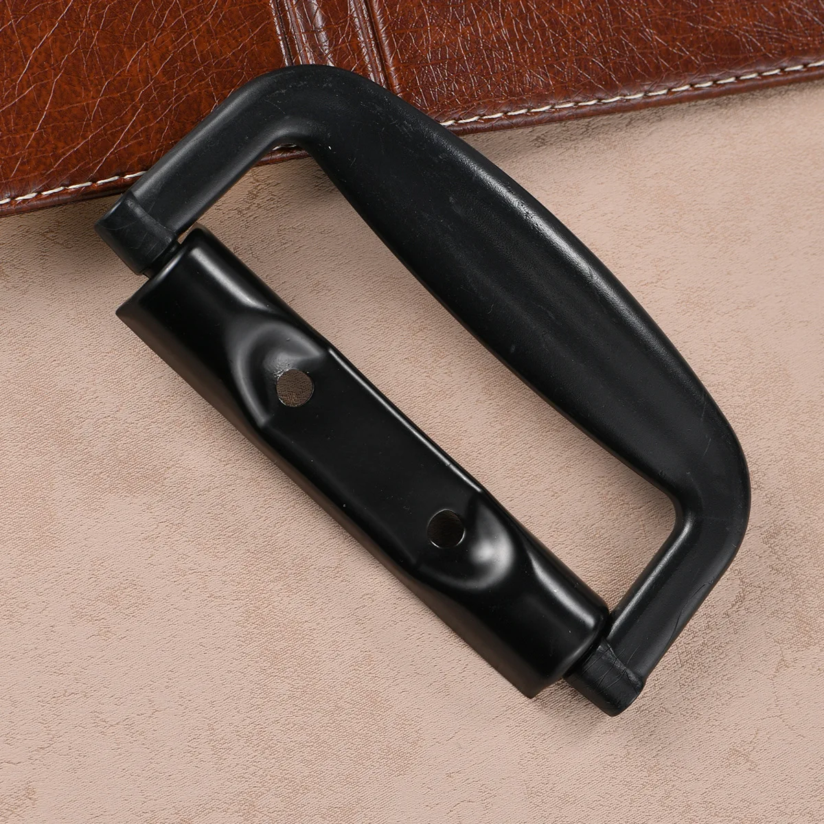 The Stylish Black Suitcase Plastic Handle Is Perfectly Combined with The Aluminum Case Handle