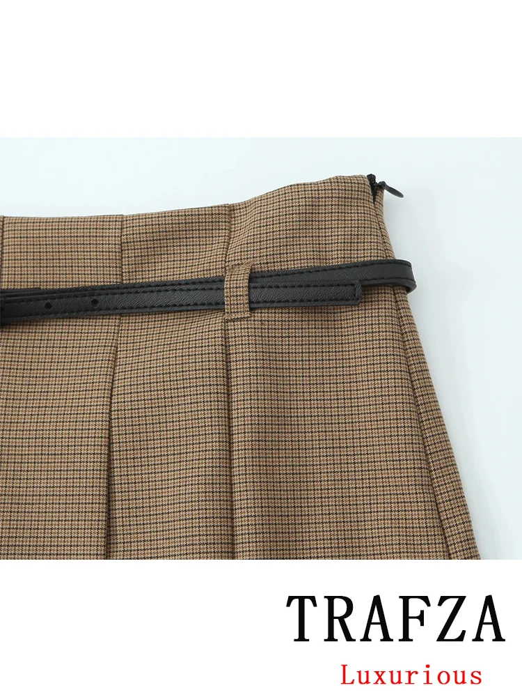 TRAFZA-Saia de shorts chiques casual vintage feminino, faixas monocromáticas com zíper plissado, elegante moda Y2K, outono, 2024