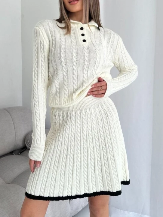 

Женский модный комплект из двух предметов для весны и осени: вязаный топ с воротником-поло и длинными рукавами + мини-юбка с высокой талией