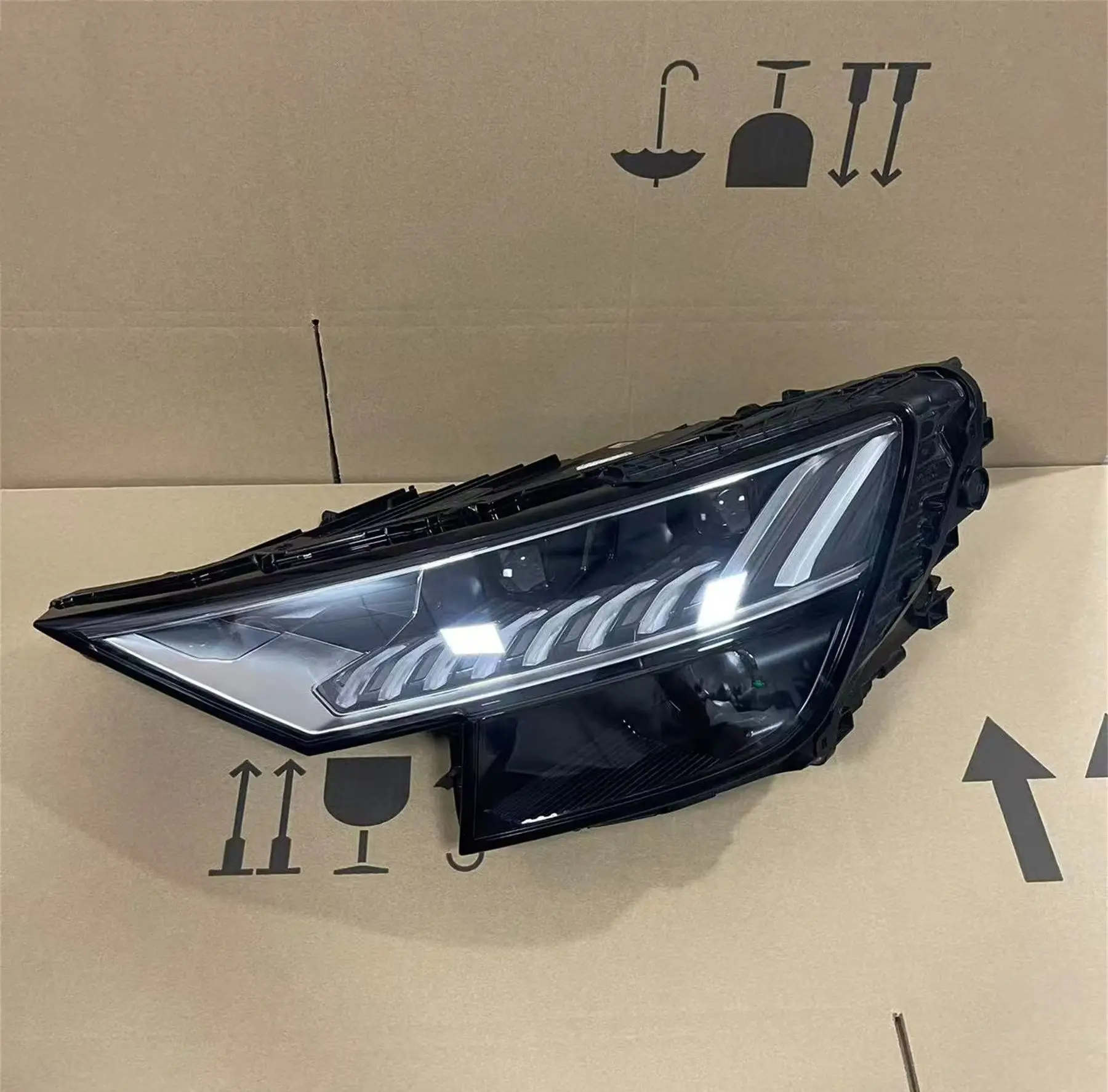 Front Headlight LED Headlamp for Audi Q8 17-23 Daytime Running Light Turn Signal