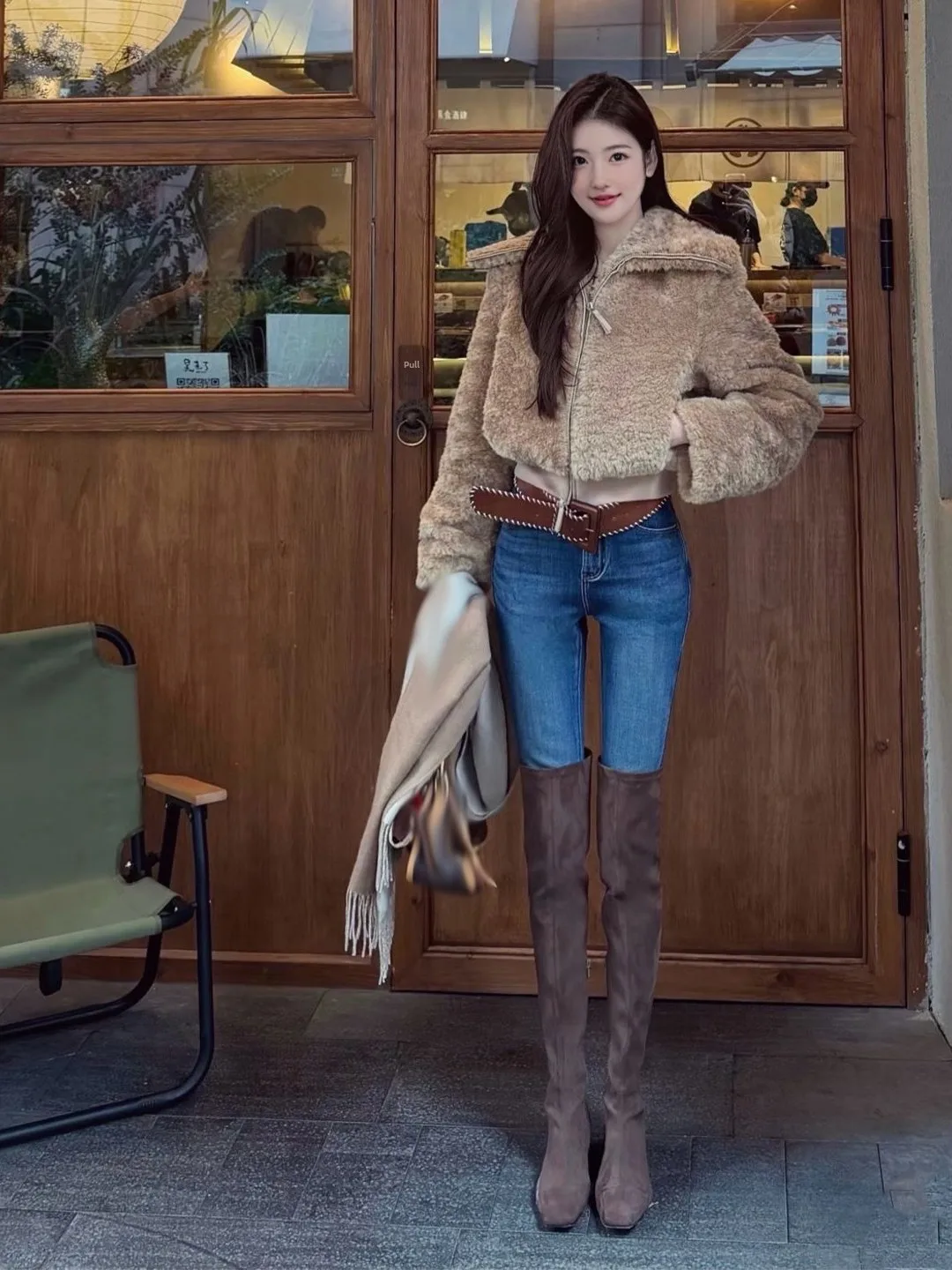 

Женская куртка из овечьей шерсти в ретро-стиле, цвета карамель, с воротником-стойкой, на молнии, теплая, модная, уникальный дизайн, зимняя верхняя одежда