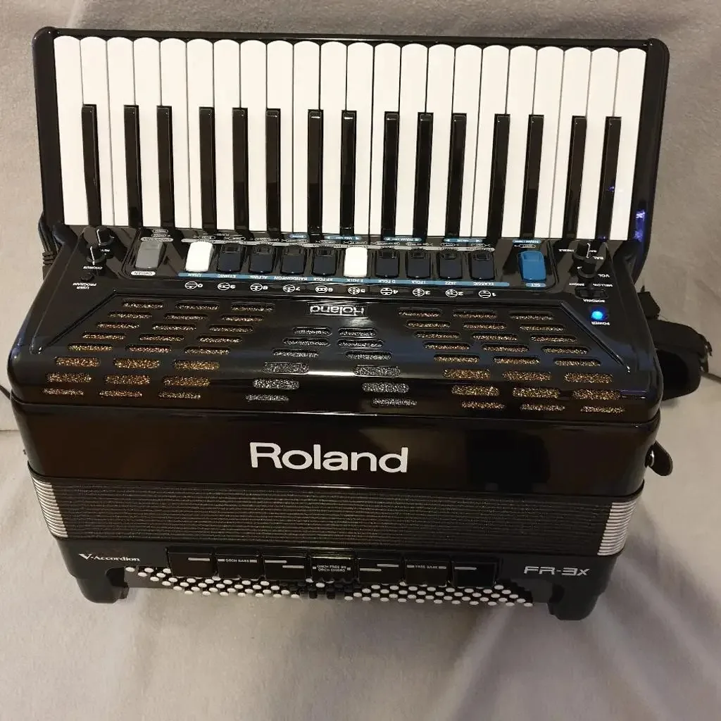 

СОВЕРШЕННО НОВЫЙ электронный аккордеон Roland V FR-8X, черный