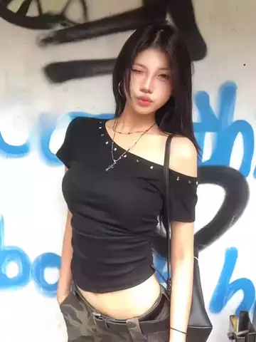 아메리칸 스타일 섹시한 반팔 비대칭 어깨 티셔츠 여성 여름 블랙 슬리밍 짧은 길이 통근 스타일 탑