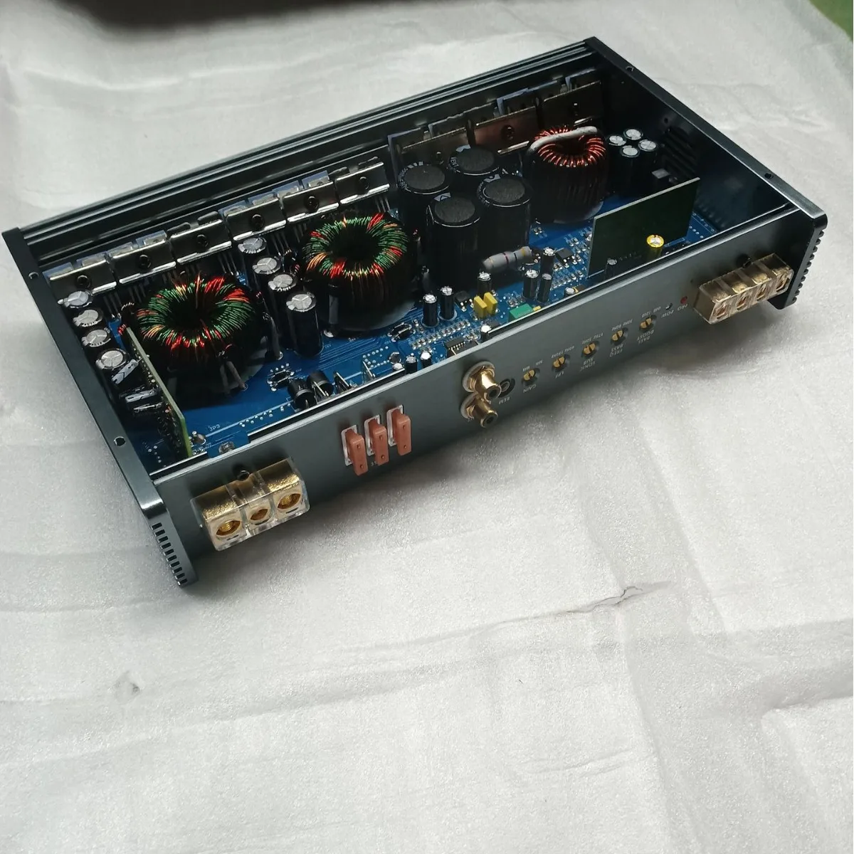 

2025 hot sale 2025 high-quality digital class D 1800 watts car bass amplifier/woofer/single channel class D power