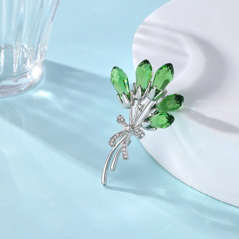 2026New women's European, American, and Korean-style light luxury high-end bouquet brooch for workplace and commuting
