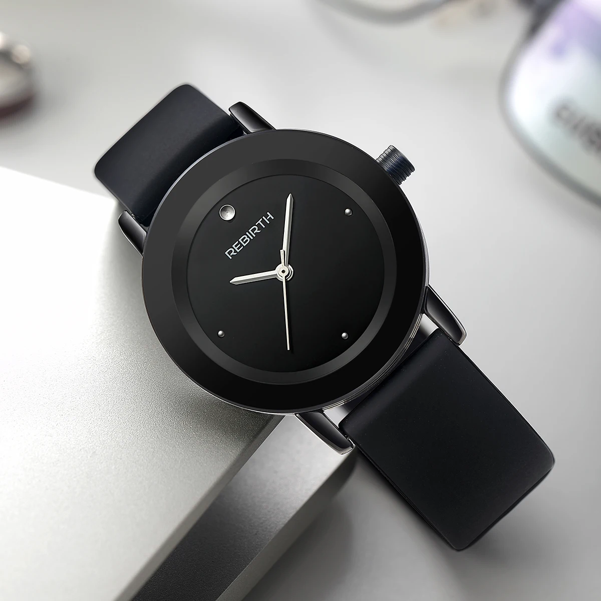 Simple and Casual Versatile Quartz Watch